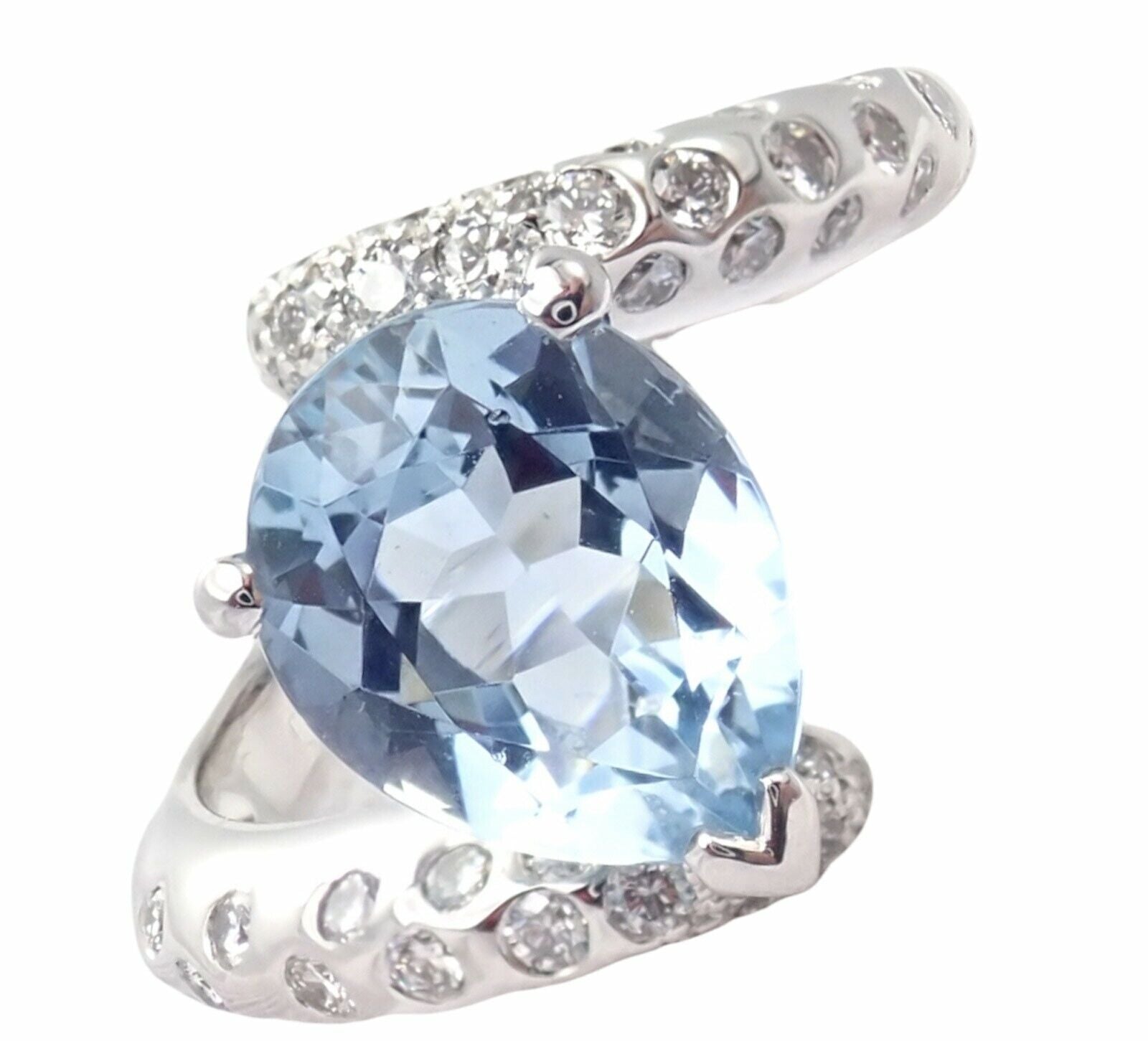 Authentic Chanel Comete Star 18k White Gold Diamond 2.25ct Aquamarine Ring - Luxury Jewelry for Weddings, Anniversaries & Special Occasions