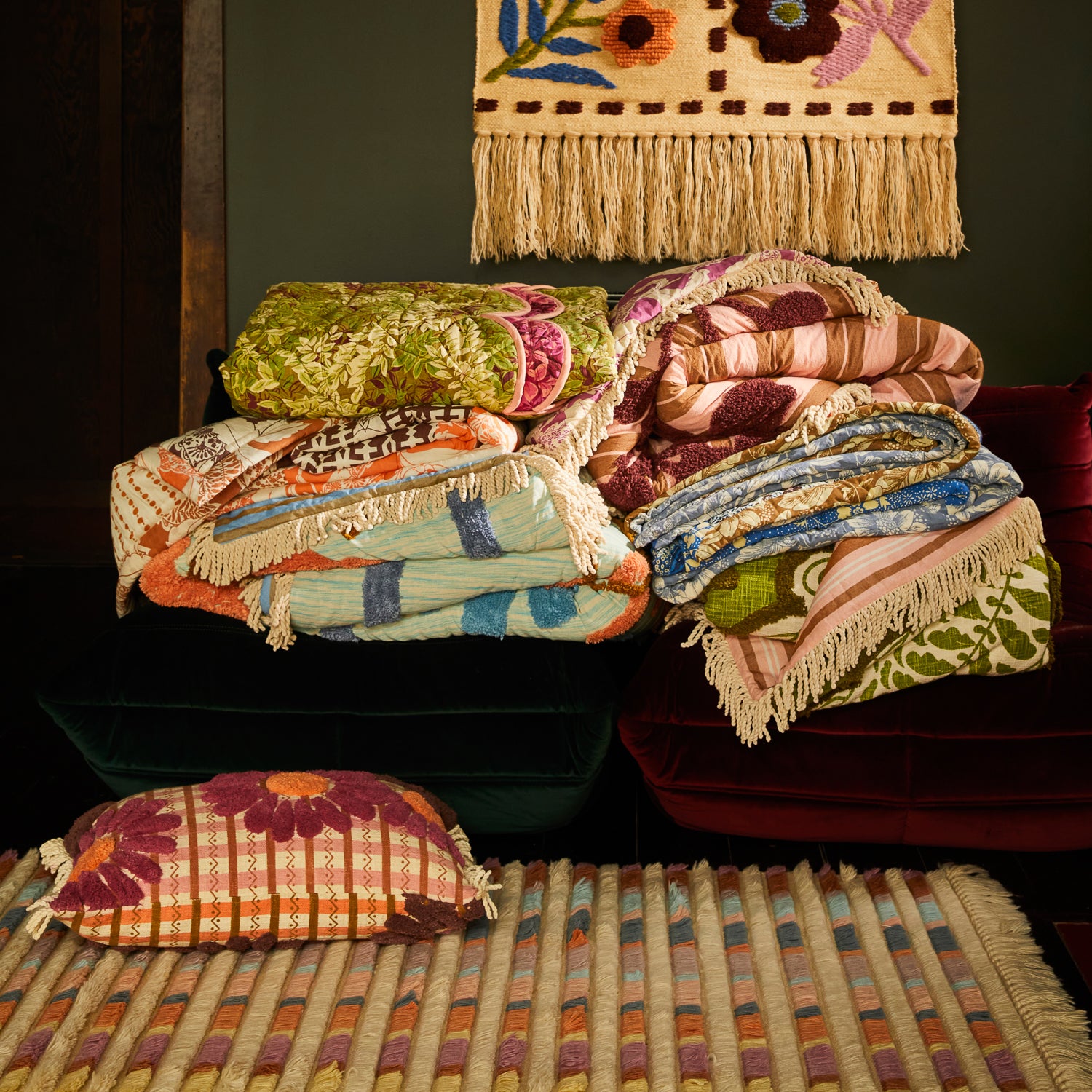 Alka Scalloped Coverlet - Luxurious Bedspread for Queen & King Size Beds - Perfect for Master Bedrooms, Guest Rooms & Hotel Decor