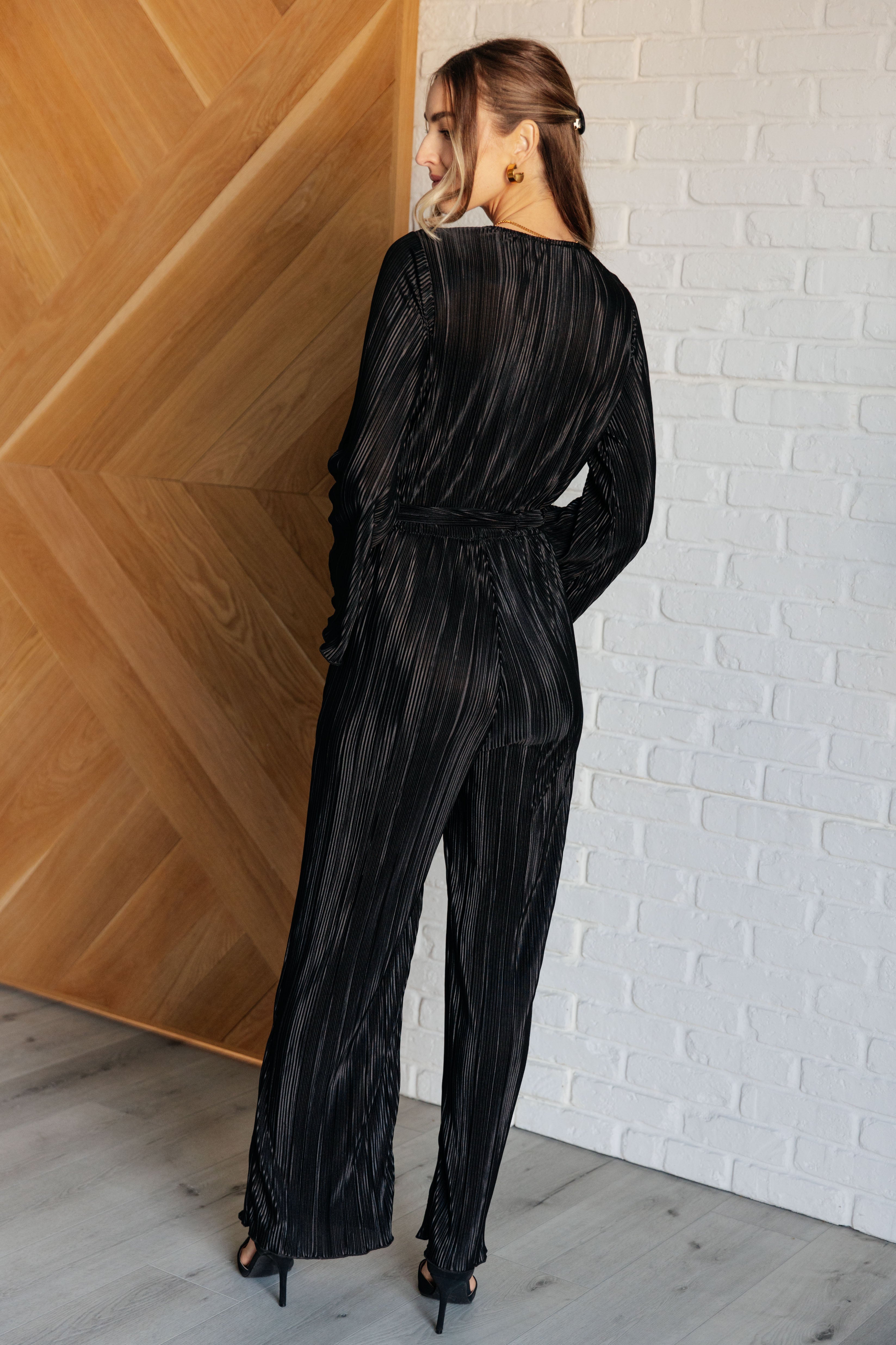 Stylish Night Out Plisse Jumpsuit for Women - Trendy Party Outfit & Evening Wear - Perfect for Dates, Cocktail Parties & Special Occasions