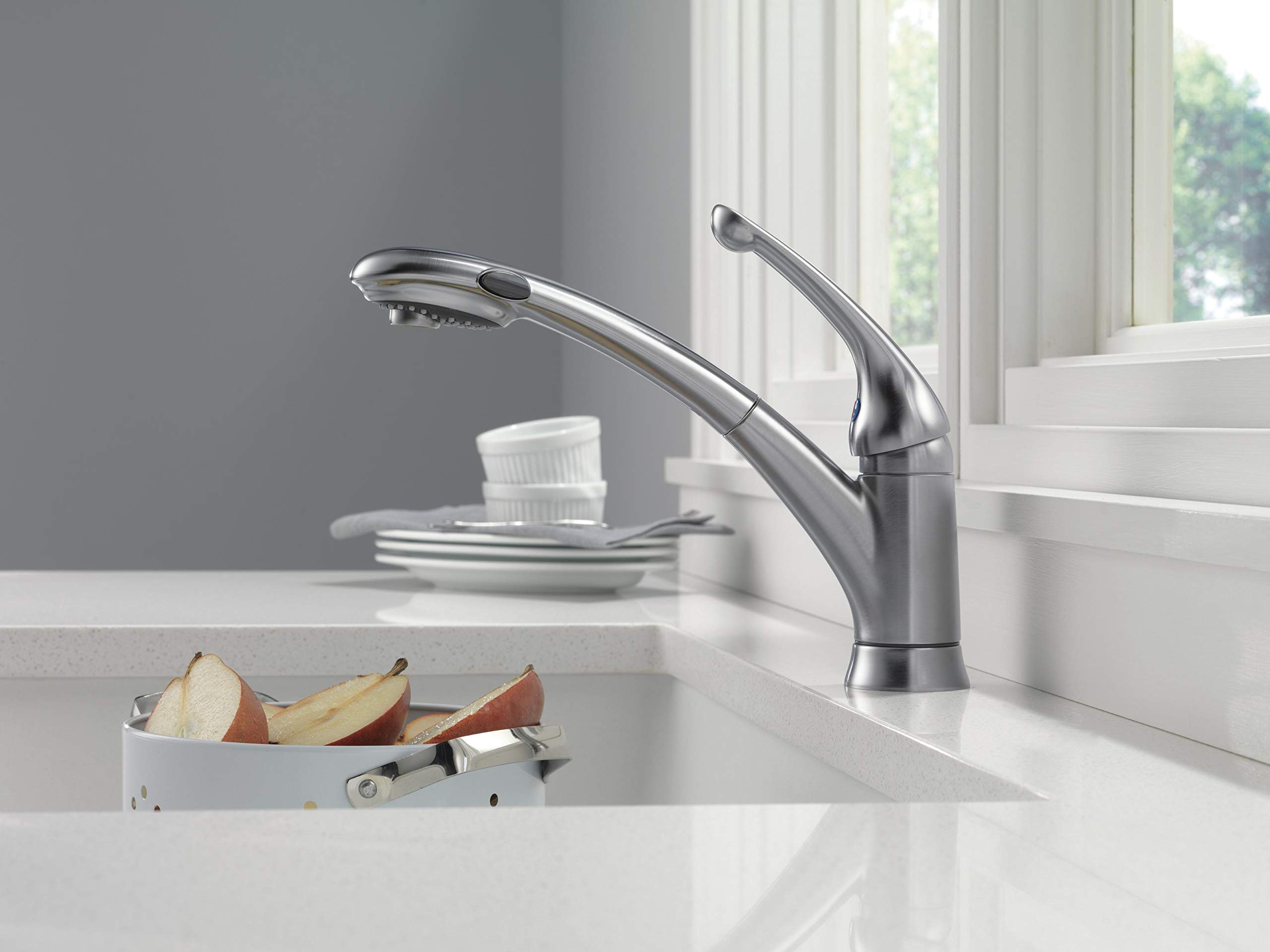 Delta Faucet Signature Single-Handle Kitchen Sink Faucet with Pull-Out Sprayer - Arctic Stainless 470-AR-DST (9