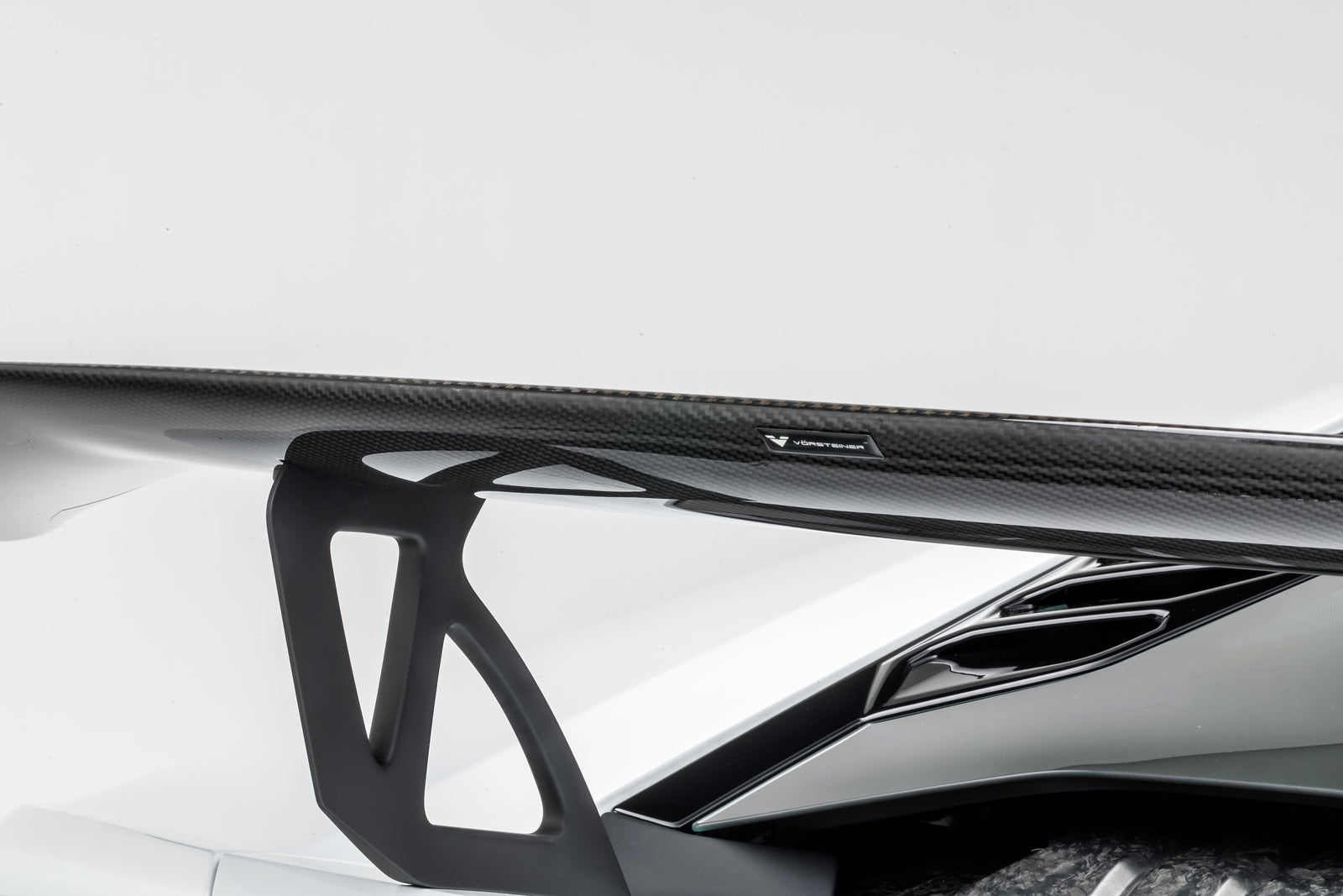 Lamborghini Huracan 610-4 Mondiale Edizione Aero Program - High-Performance Sports Car for Racing & Luxury Driving Experience