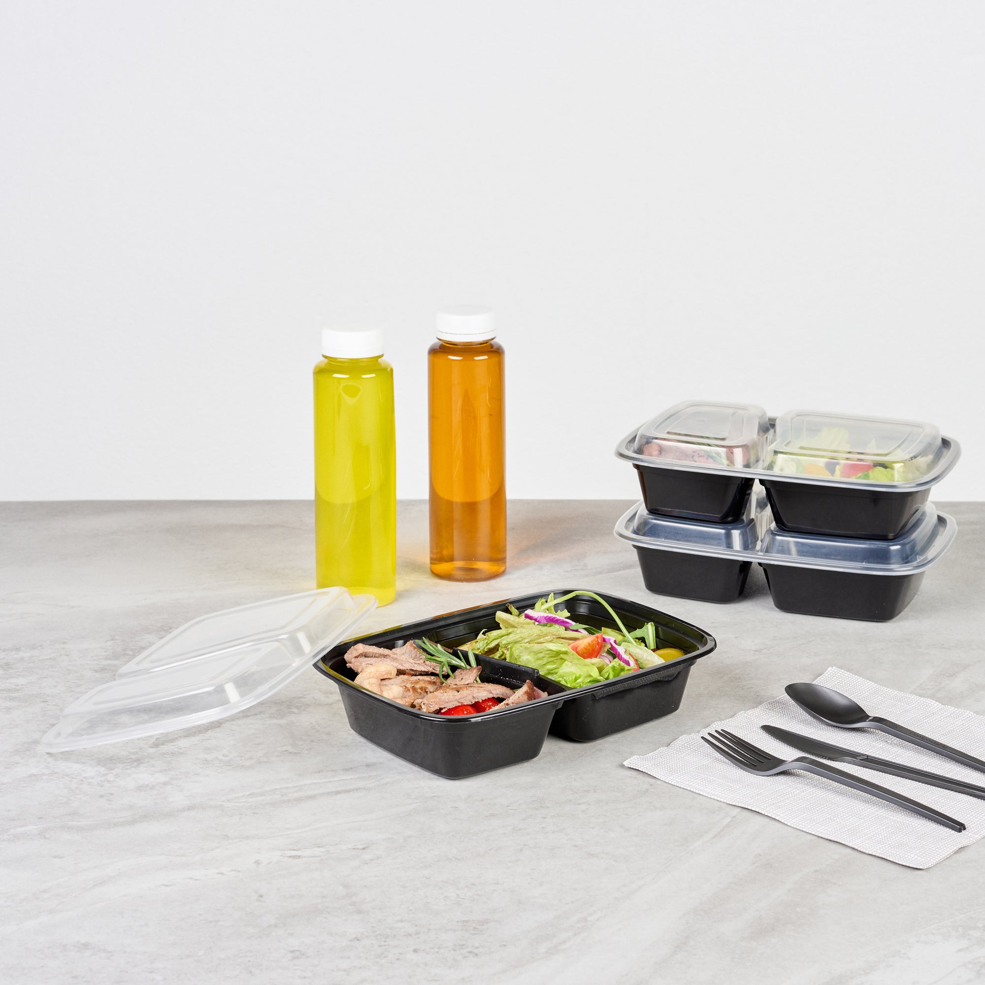 32 oz Black Plastic 2 Compartment Food Storage Containers with Clear Lids - Microwave Safe, 8.75