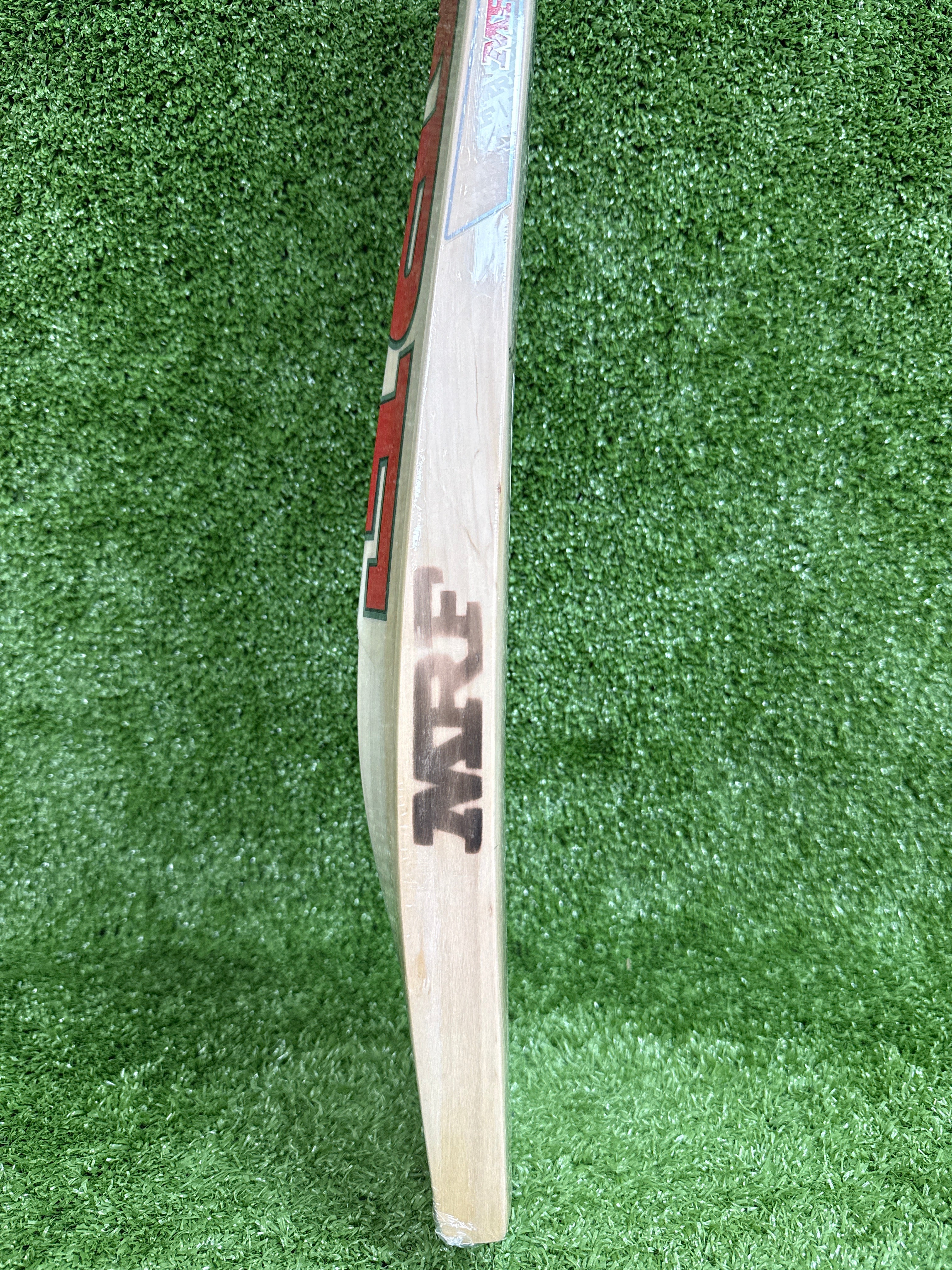 MRF Genius Run Machine Junior/Youth English Willow Cricket Bat - Lightweight & Durable for Cricket Training & Matches - Perfect for Young Players & Beginners