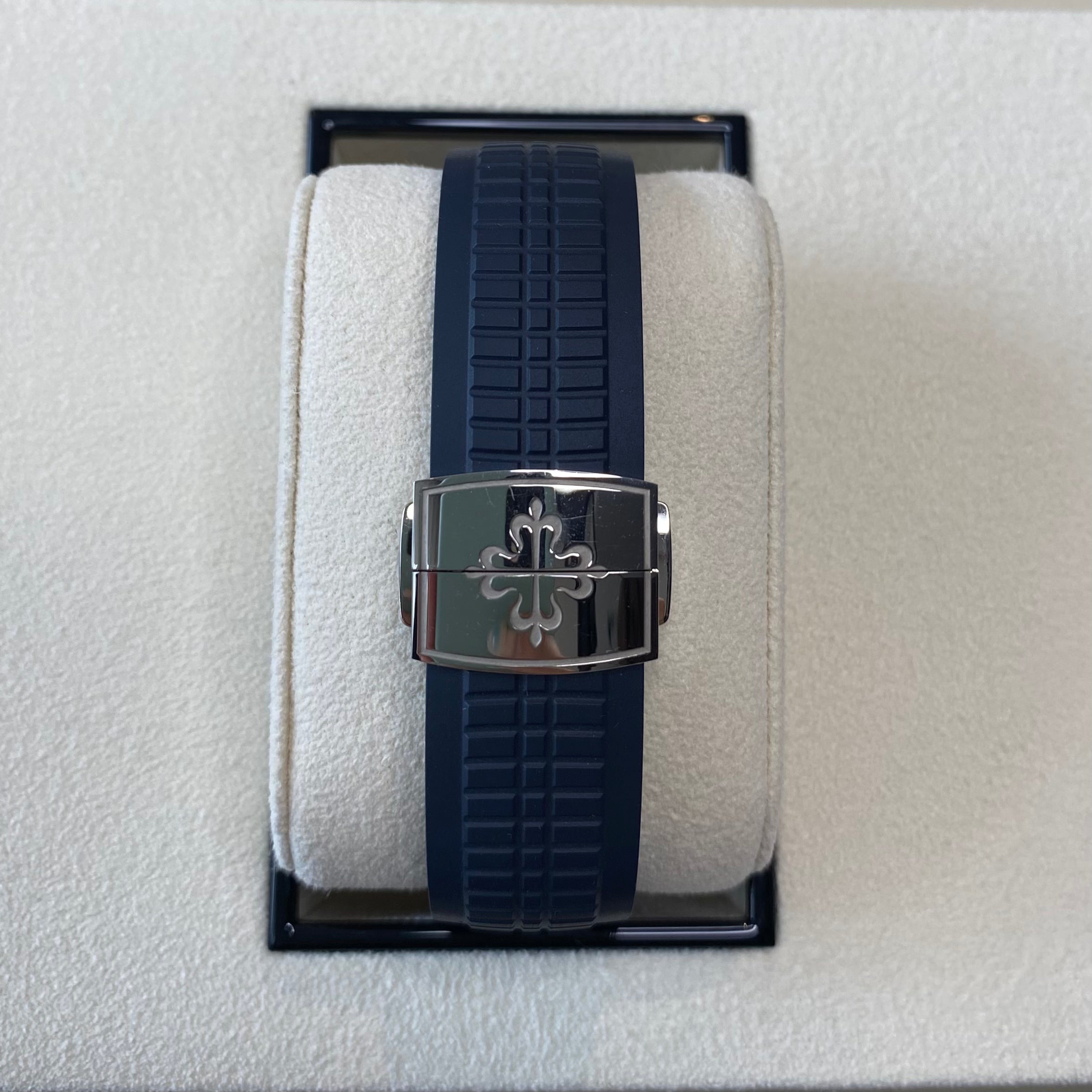 Patek Philippe Aquanaut 5168G-001 18K White Gold Luxury Men's Watch - Perfect for Business Meetings & Special Occasions