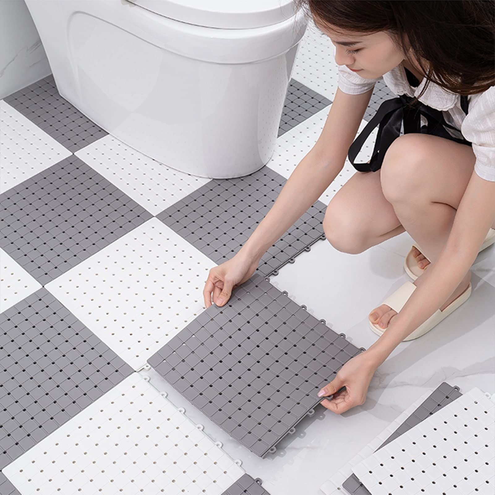 Non-Slip Rubber Bath Mat 30x30cm - Interlocking Waterproof Floor Tiles with Drainage Holes & Suction Cups - Anti-Skid Shower Mat for Bathroom, Kitchen, Gym - Easy to Clean & Durable (Black, 32-Piece Set) - Perfect for Wet Areas, Saunas & Poolside Safety