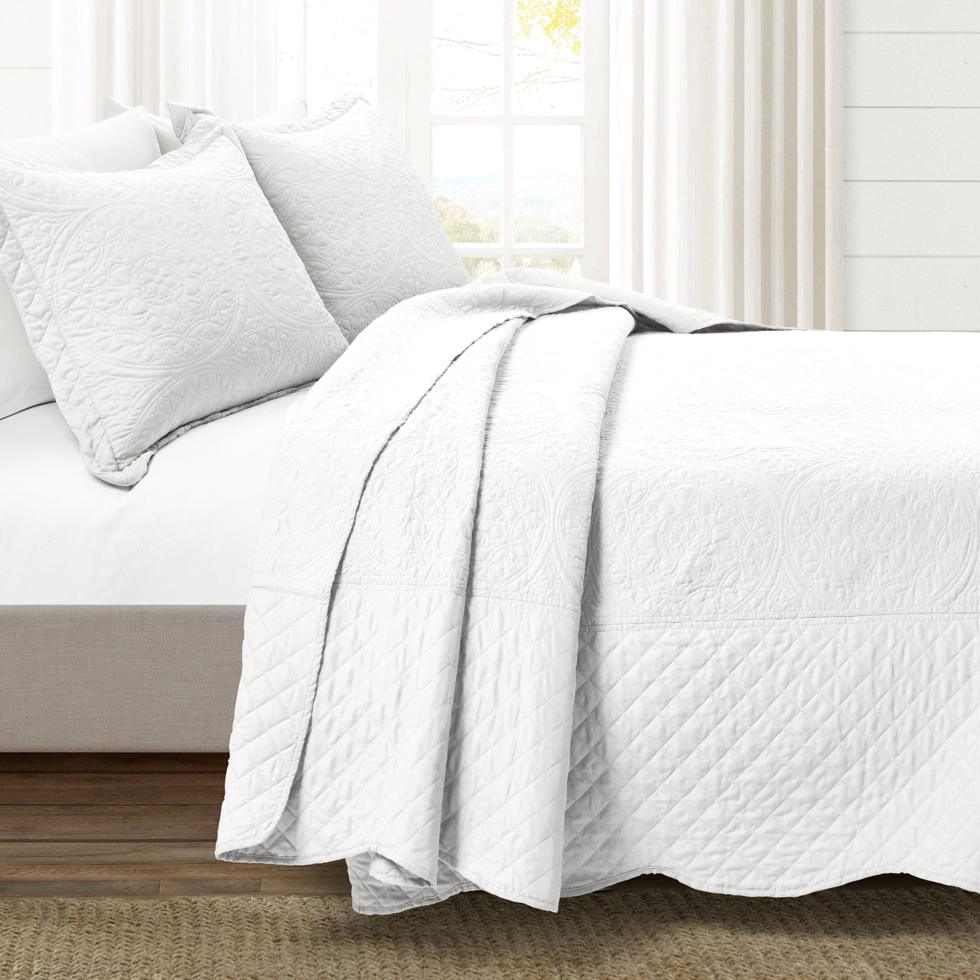 Medallion Scalloped Edge Oversized Bedspread Set - King Size Luxury Bedding with Embroidered Design for Master Bedroom, Guest Room & Hotel Decor