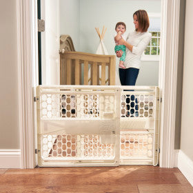 Evenflo Memory Fit Baby Safety Gate - Adjustable & Secure for Doorways & Stairs - Perfect for Childproofing Homes & Preventing Falls