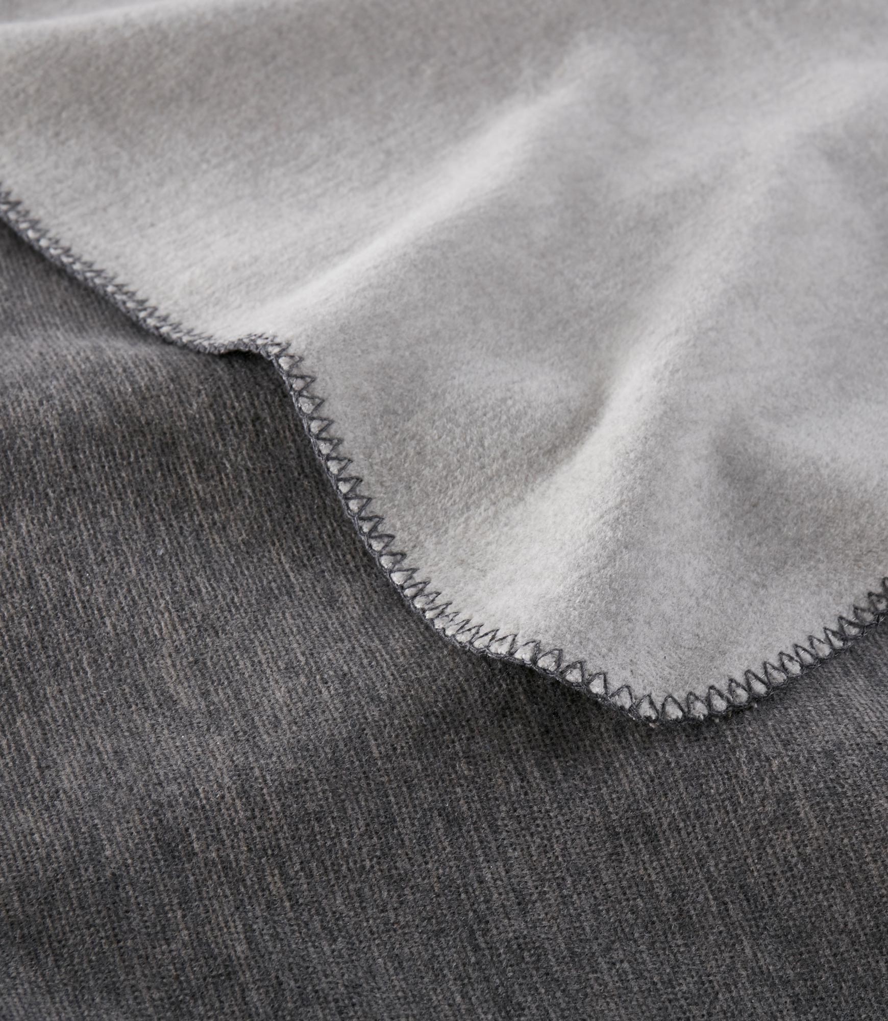 Alta Reversible Cotton Blanket - Soft & Breathable All-Season Throw - Perfect for Bed, Sofa, or Outdoor Picnics