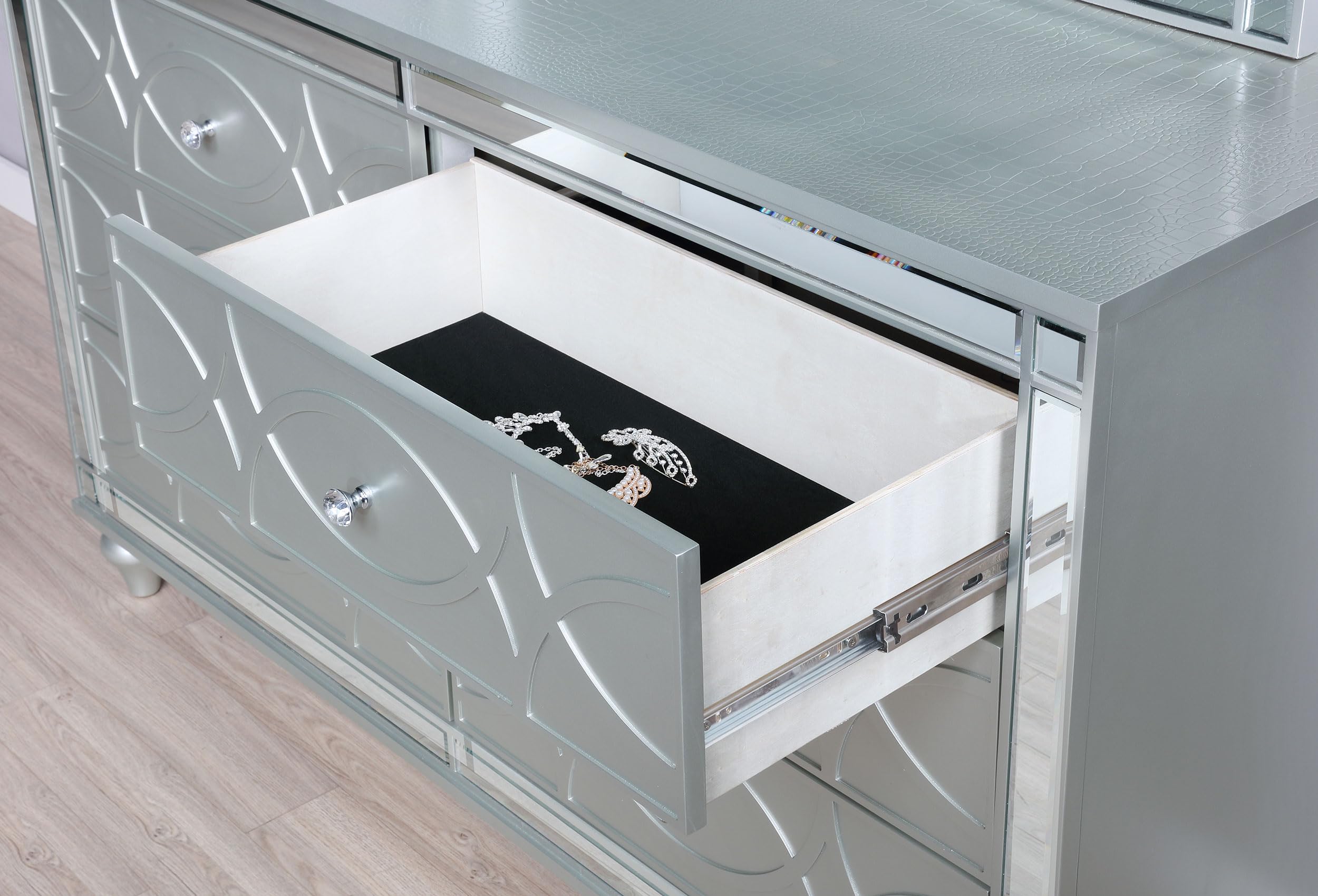 Modern 6-Drawer Dresser - 62