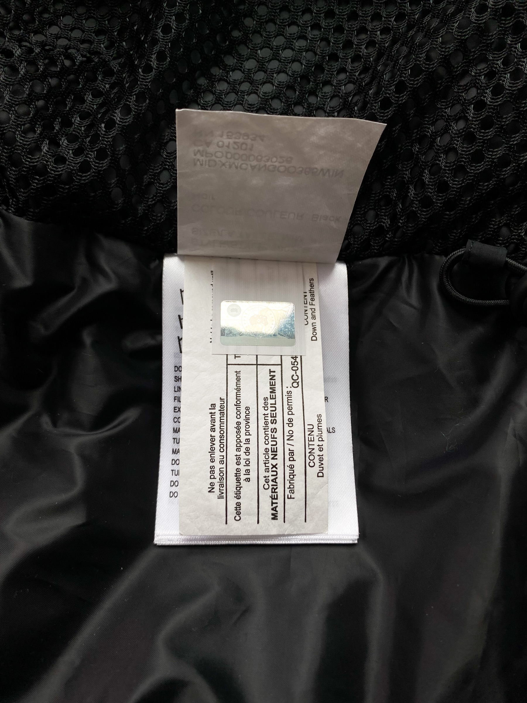 Canada Goose Black Junction Black Label Women's Winter Jacket - Waterproof, Windproof & Warm Parka for Cold Weather - Perfect for Outdoor Activities, Skiing & City Wear