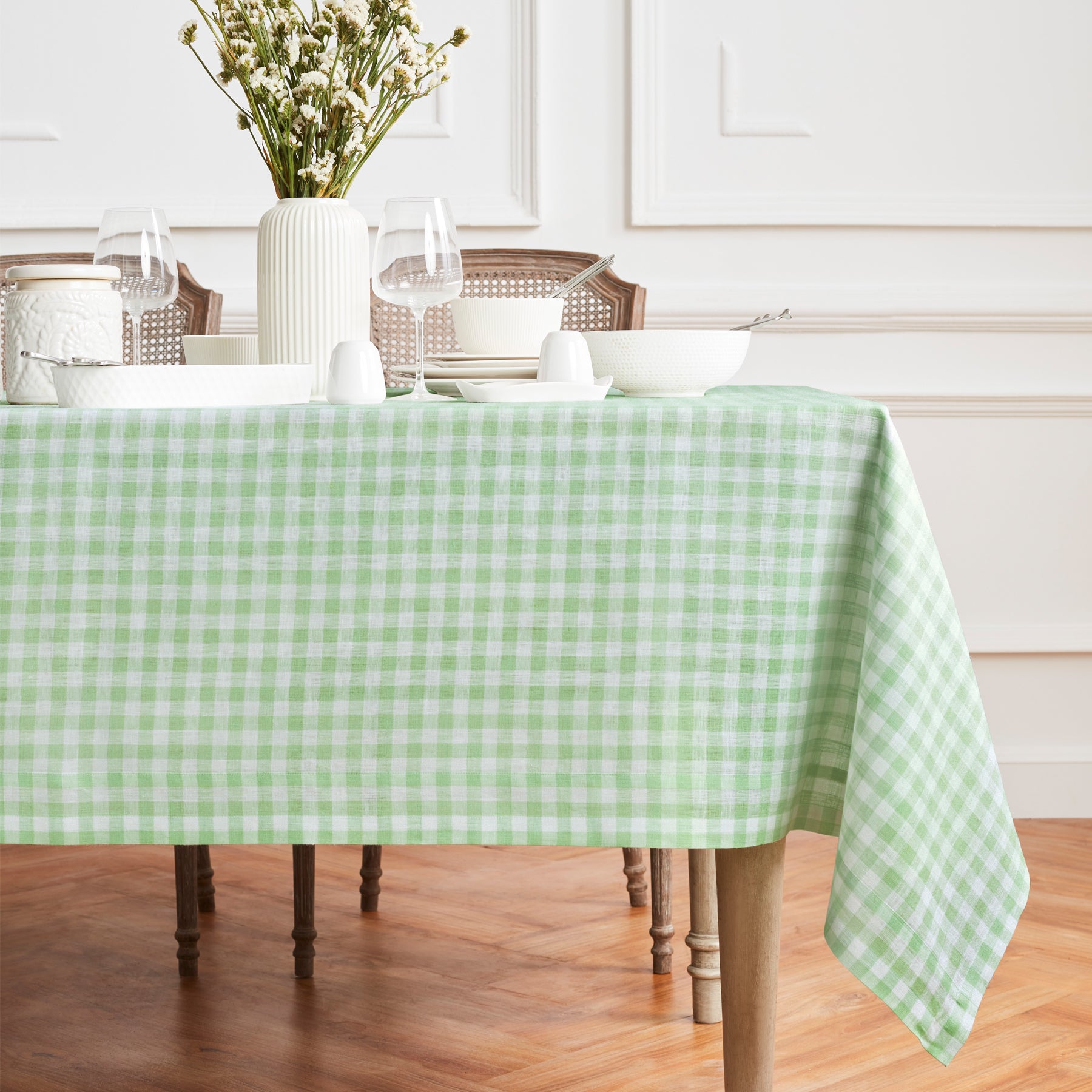 Stylish Red and White Checkered Gingham Tablecloth - Perfect for Picnics, BBQs, and Outdoor Dining
