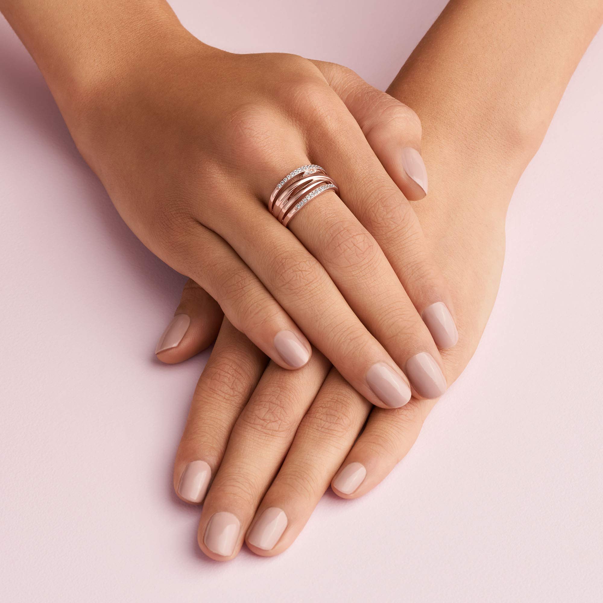 Pandora Sparkling & Polished Lines Entwined Rose Gold Ring for Women - 14k Rose Gold-Plated Cubic Zirconia Cocktail Ring - Size 8.5 - Elegant Gift for Her, Perfect for Weddings, Anniversaries & Special Occasions
