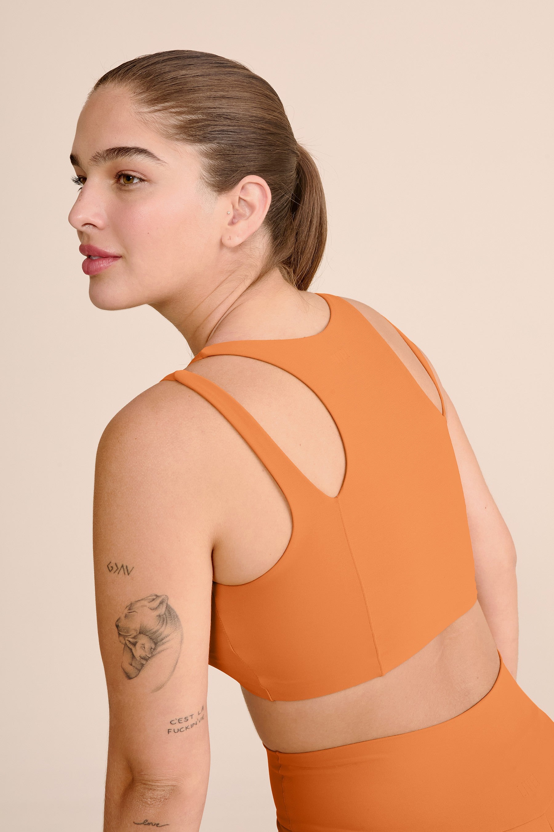 High-Waisted Cut Out Clash Sports Bra for Women - Breathable Workout Top for Running, Yoga & Gym - Trendy Fitness Apparel