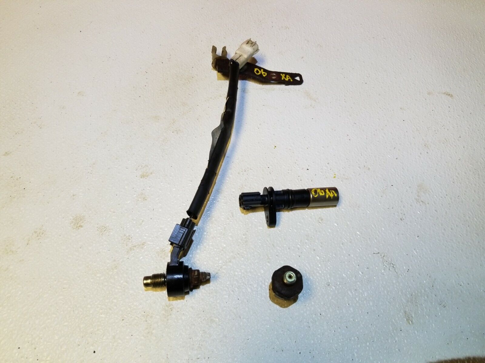 04 05 06 Scion XA 1.5L Engine Crankshaft Knock & Oil Pressure Sensor Set - OEM 3-Piece Replacement (1NZ-FXE) - Perfect for Engine Maintenance & Performance Tuning