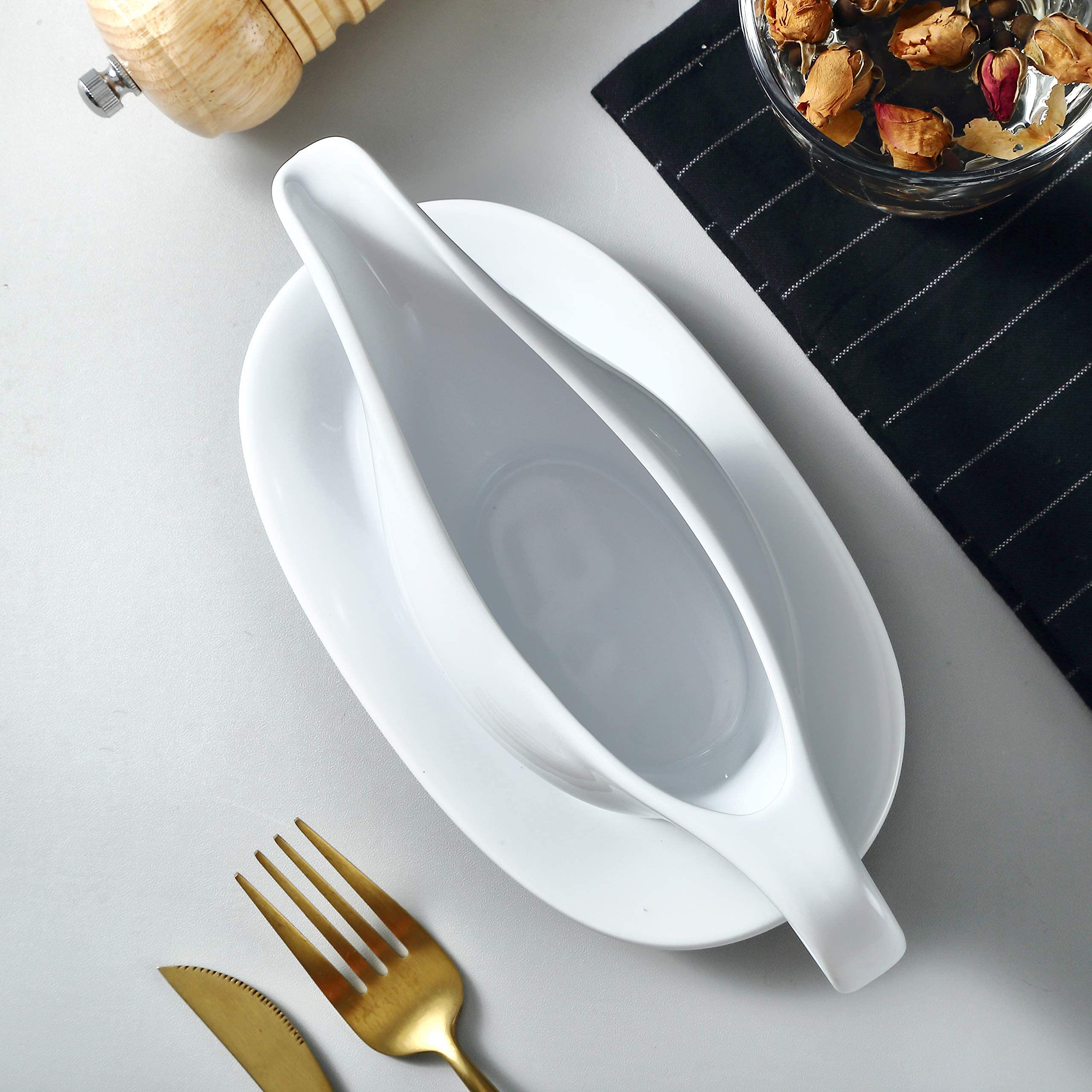 Bruntmor 11 Oz White Ceramic Gravy Boat with Serving Tray - Small Ceramic Sauce Dispenser for Dinner Parties, Holiday Meals & Fine Dining - Perfect for Gravy, Syrup & Dressings