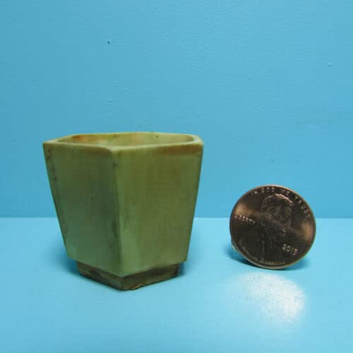 Mini Hexagon Planter Flower Pot - Aged Tan Dollhouse Miniature for DIY Dollhouse Furniture & Vintage Dolls Accessories - Perfect for Fairy Gardens, Terrariums & Home Decor