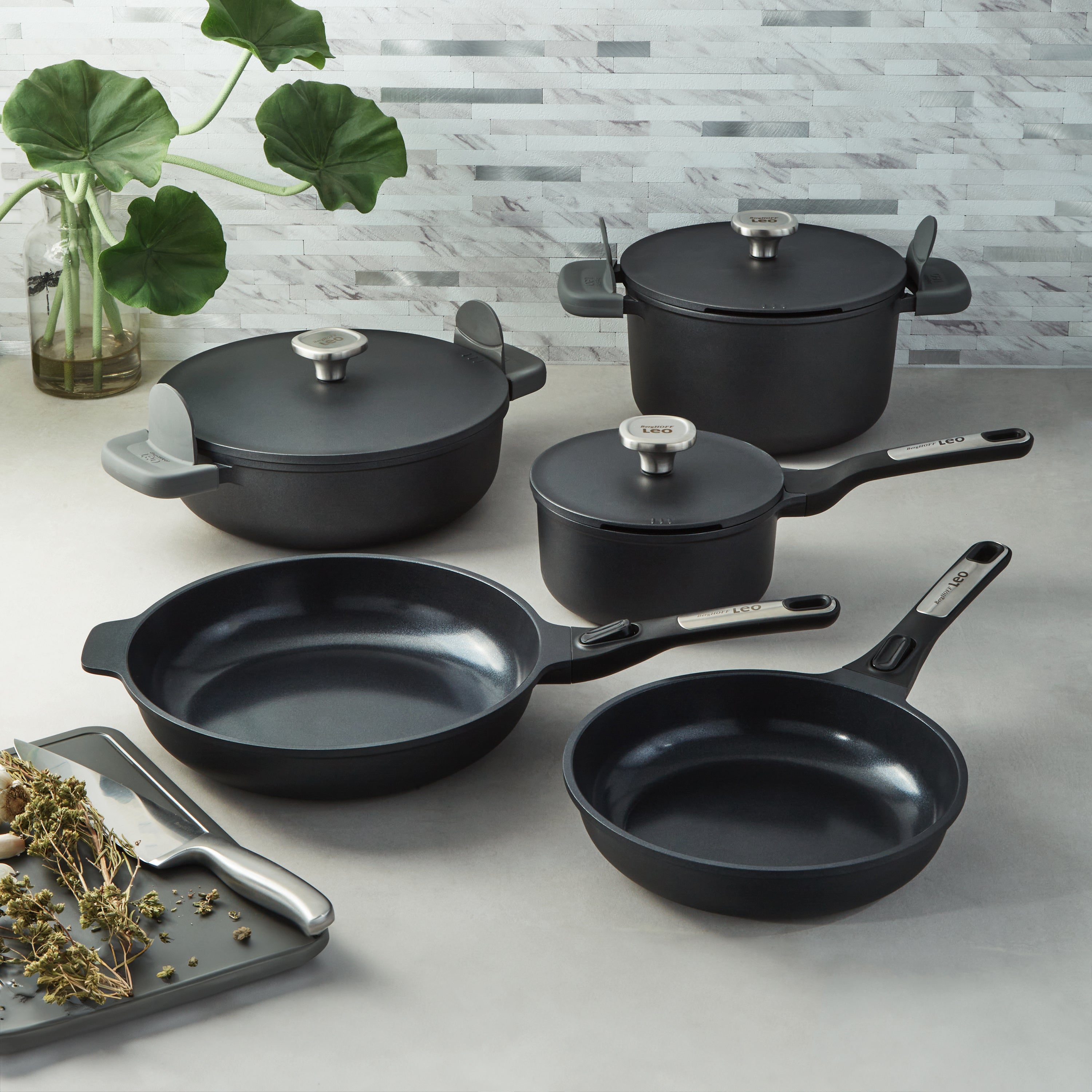 BergHOFF Leo Phantom 8-Piece Nonstick Ceramic Cookware Set - Recycled Aluminum, Oven & Dishwasher Safe - Perfect for Frying, Sautéing & Everyday Cooking