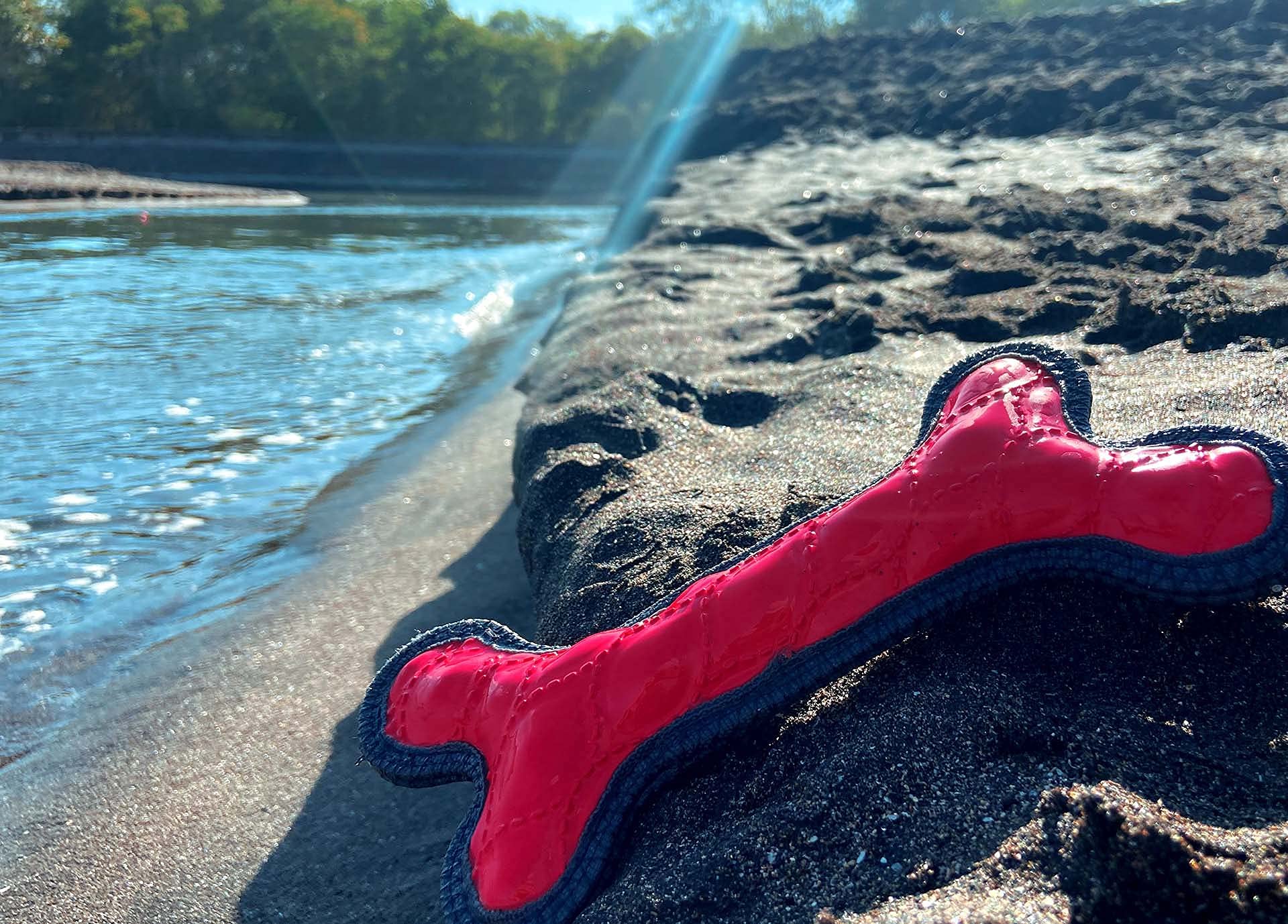SuperChewy Tough Floating Dog Water Toy - Durable Natural Rubber Fetch Toy for Swimming & Training | Pool, Lake & Beach Fun for Puppies & Non-Aggressive Chewers | Perfect Outdoor Water Play Toy for Dogs