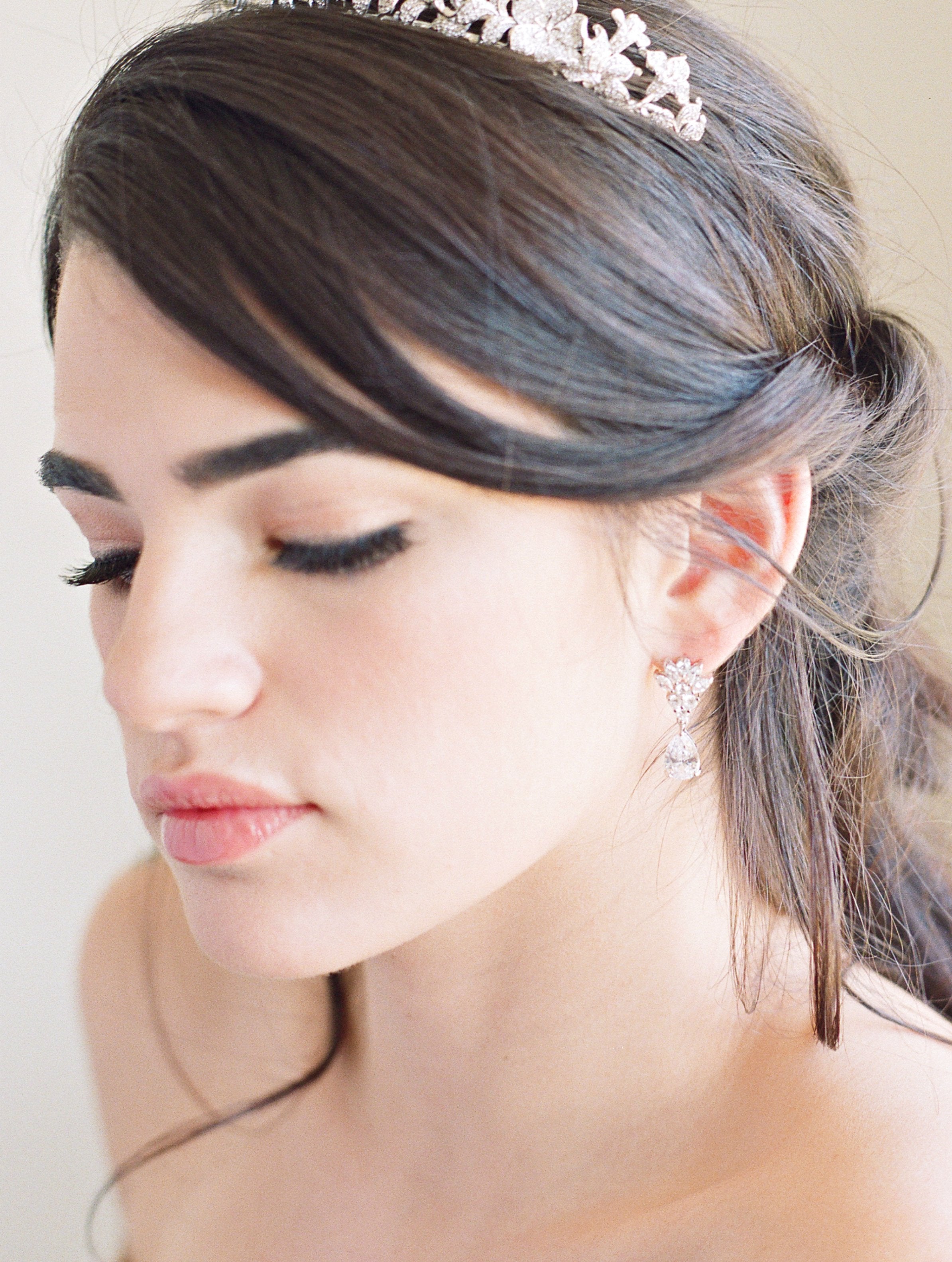 Sophia Simulated Diamond & Pearl Tiara - Elegant Bridal Crown for Weddings, Prom, Pageants & Special Events