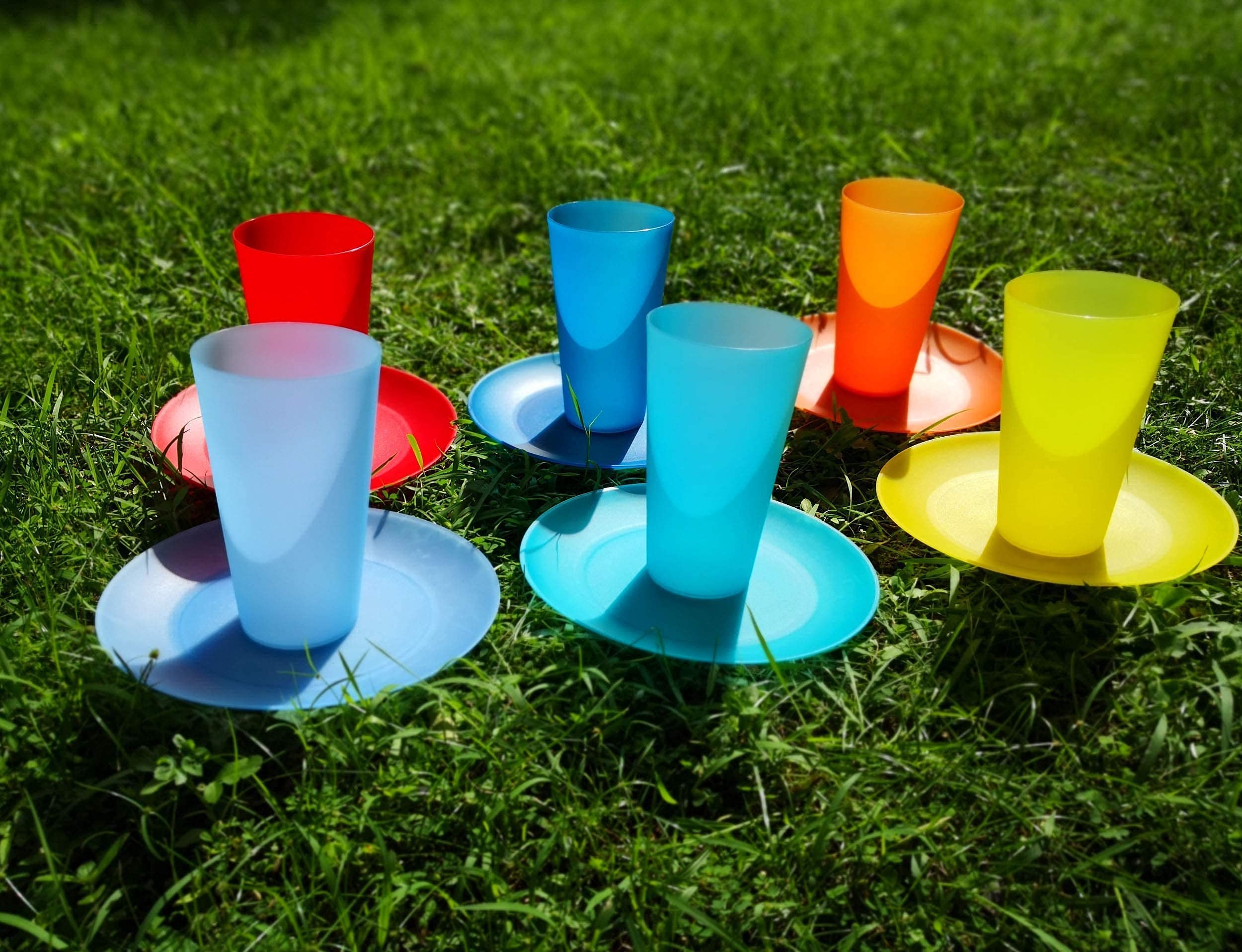 AOYITE 32oz & 22oz Reusable BPA-Free Plastic Cups with 10 Inch Dinner Plates Set - Dishwasher Safe Drinkware for Parties, Picnics & Everyday Use