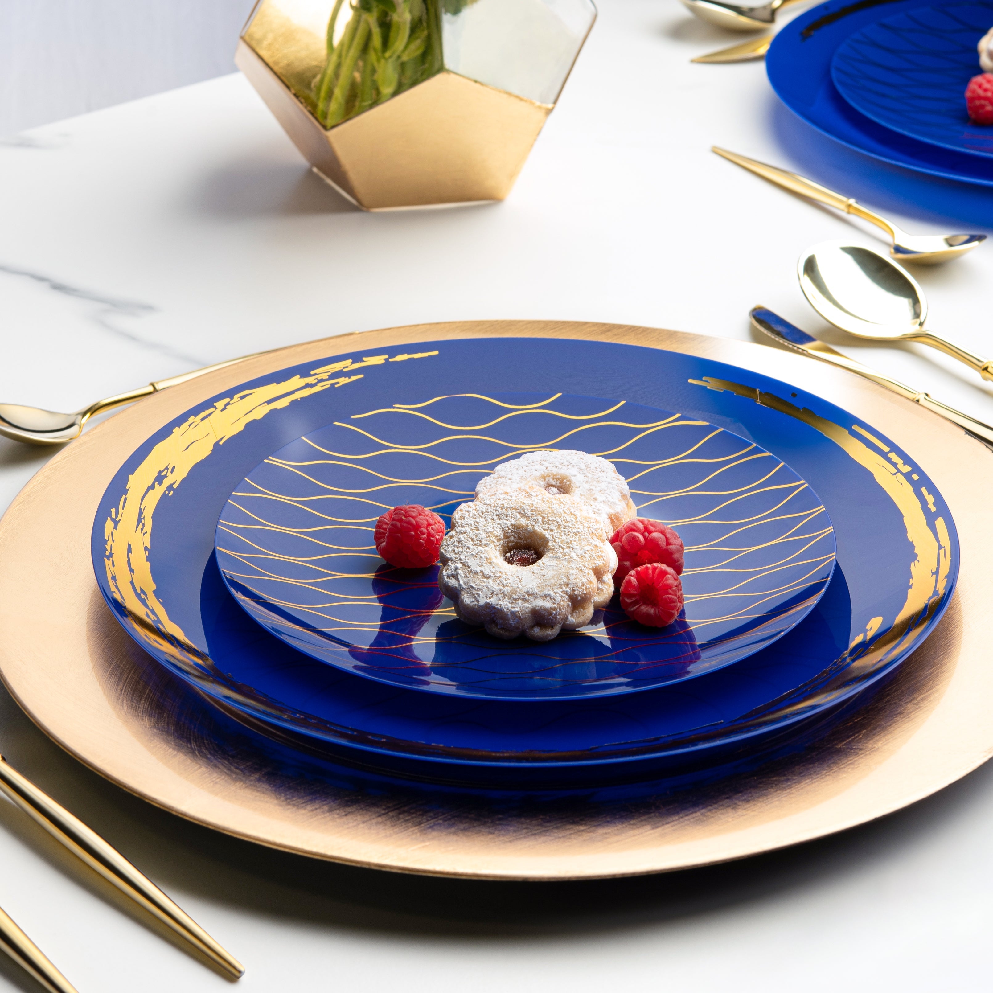 192-Piece Blue & Gold Round Plastic Dinnerware Set - 96 Servings - Elegant Disposable Plates, Cups & Cutlery Combo for Parties, Weddings, Picnics & Outdoor Events