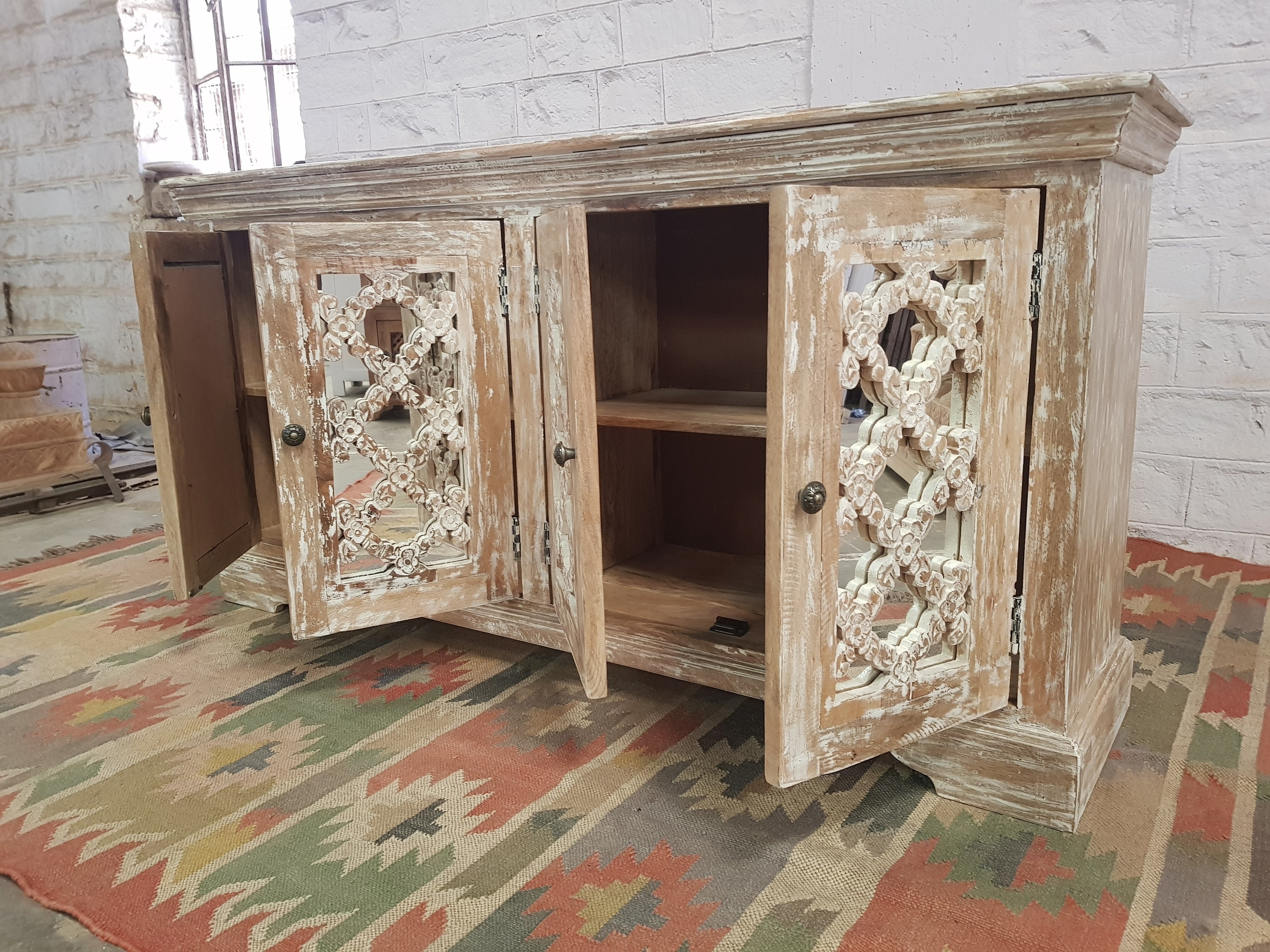 French Arched Hand Carved Wooden Buffet Sideboard - White Wash Finish - 160x40x80cm - Perfect for Dining Room Storage & Farmhouse Decor