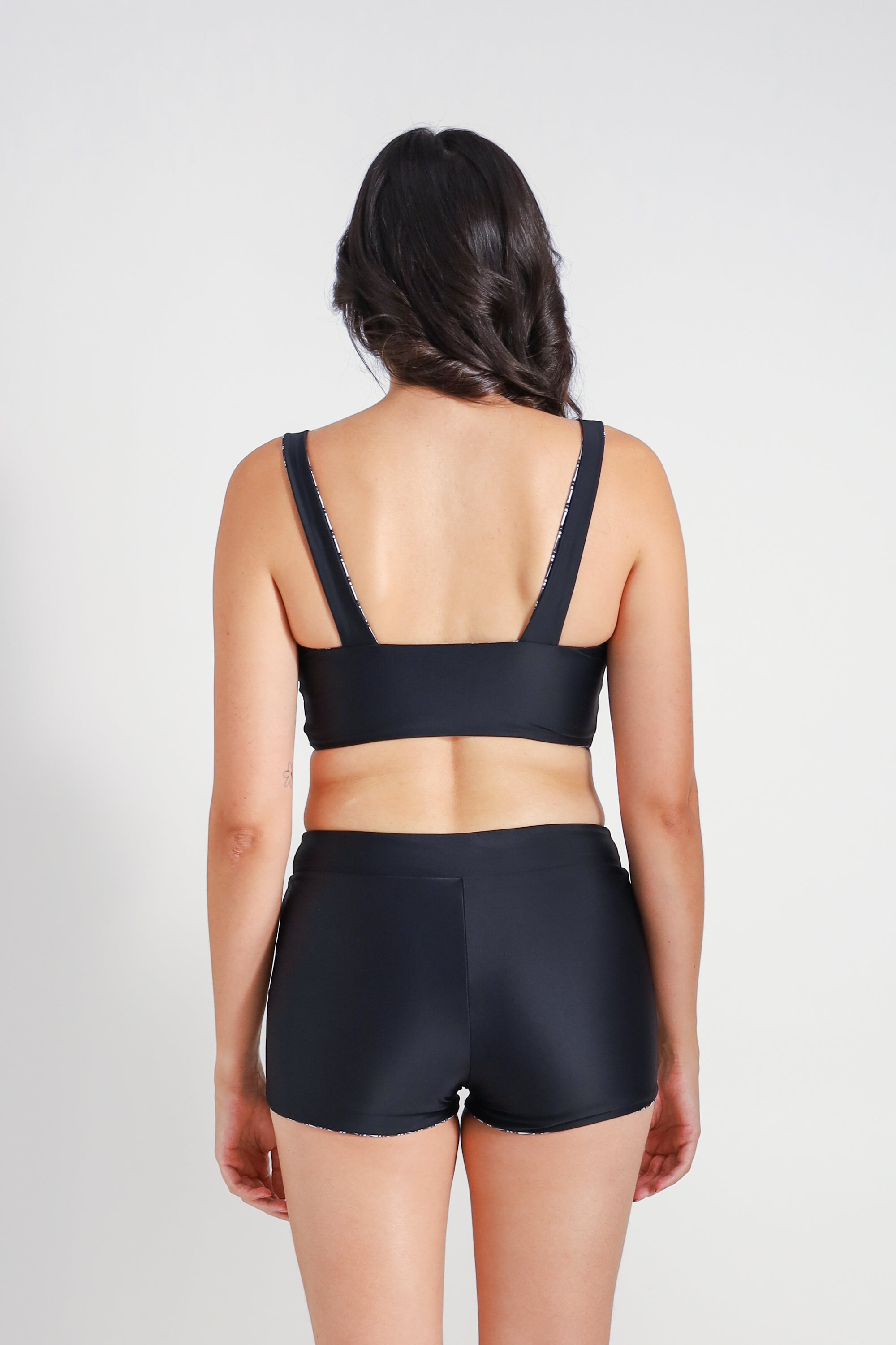 Desaru Sculpting Crop Bikini Top - Reversible Black & Zig Zag Print - Perfect for Beach Vacations, Pool Parties & Summer Getaways