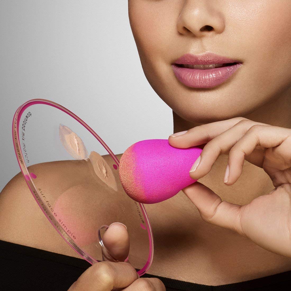 Beautyblender® Clear Makeup Mixing Palette - Portable Foundation & Cream Blender Kit with Mixing Wand - Perfect for Travel, Professional Makeup Artists & On-the-Go Touchups - Ideal for Mixing Liquid Foundation, Cream Blush & Concealer at Home or Salon