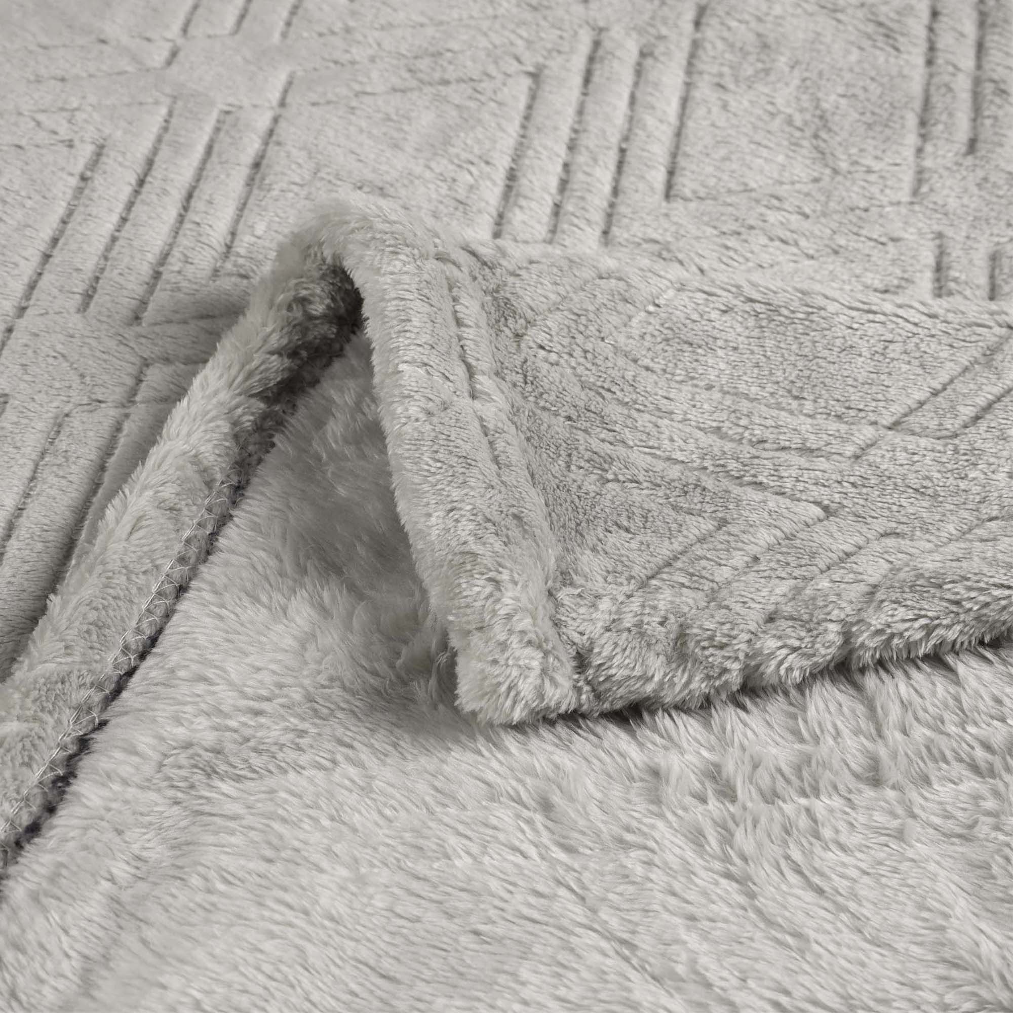 Premium Alaska Diamond Plush Fleece Blanket - Ultra Soft & Cozy Throw for Bed, Sofa, and Travel - Warm Winter Blanket for Home, Office, and Camping