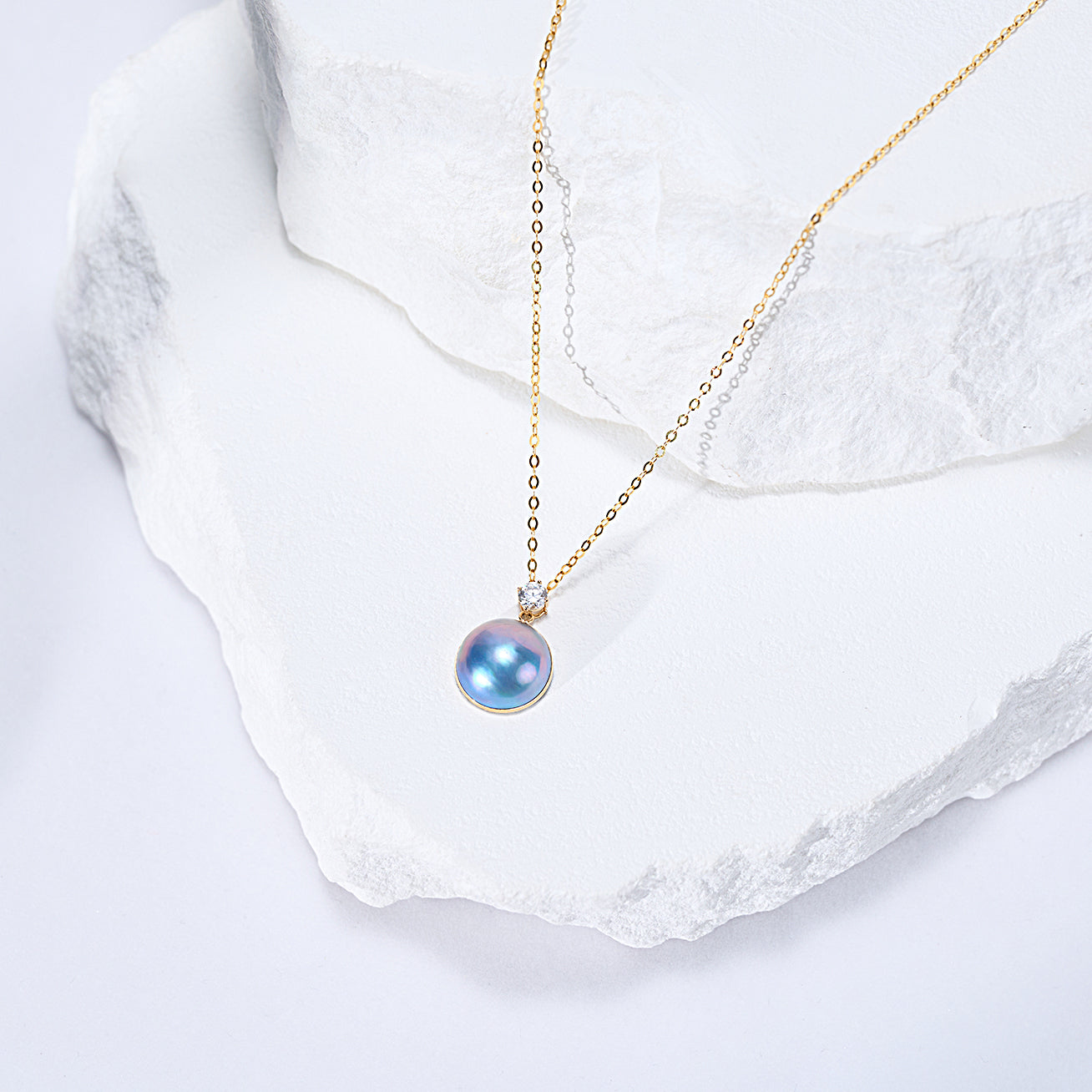 18K Gold Mabe Pearl Necklace KN00326 | Elegant Dome Pendant for Women | Perfect for Weddings, Parties & Special Occasions