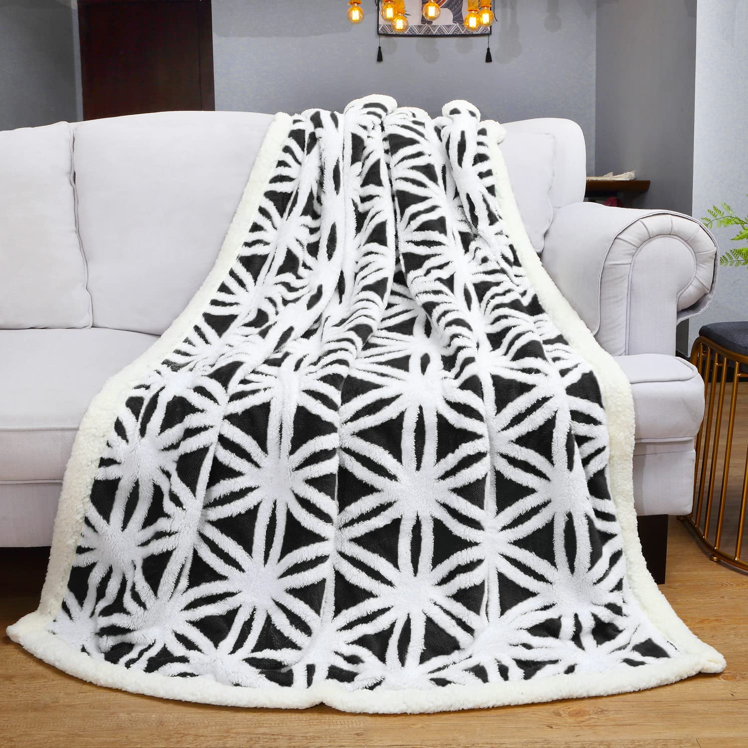 LOMAO Sherpa Fleece Blanket - Ultra Soft & Fuzzy Dual Sided Throw Blanket for Couch, Sofa & Bed - Warm Cozy Blanket for Winter (Black, 60