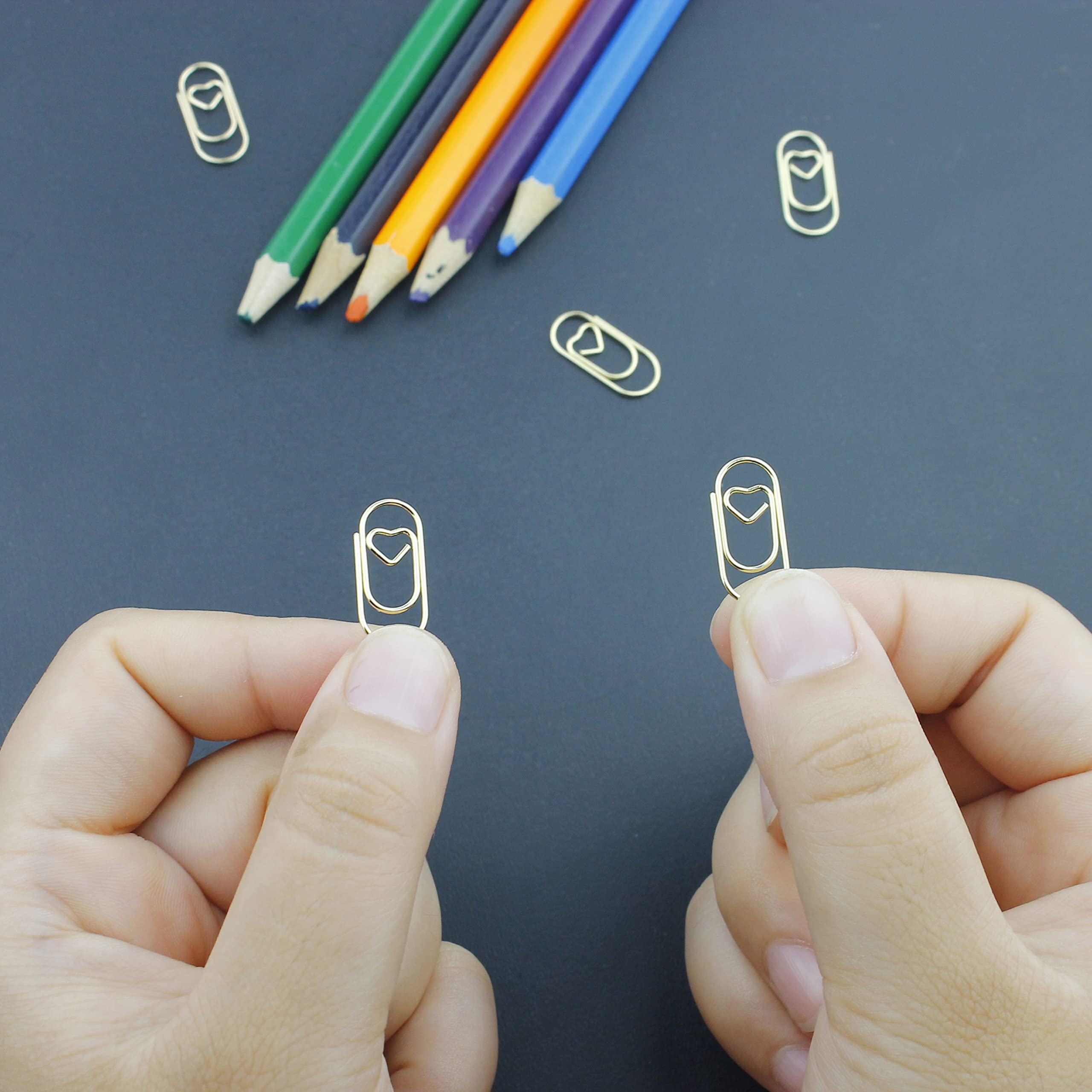 200 Pcs Gold Heart Shaped Paper Clips - Smooth Finish Mini Office Supplies, Non-Skid Stainless Steel Cute Paperclips for School, Office & Crafting - Perfect for Scrapbooking, Note-Taking & Gift Wrapping