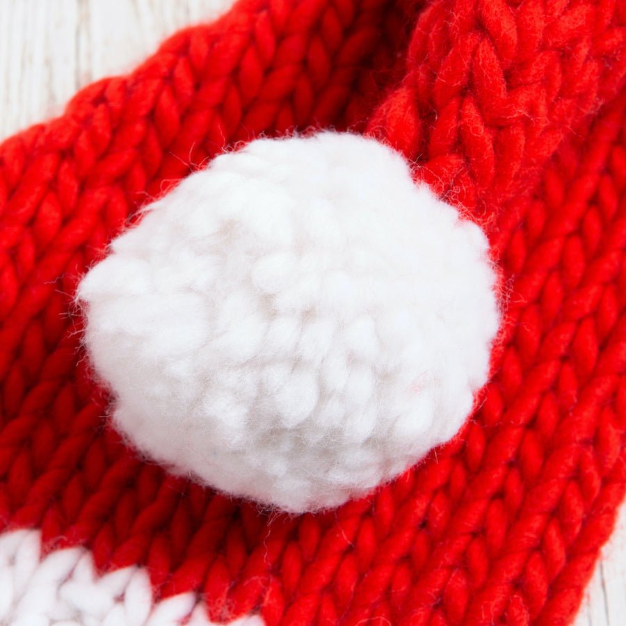 Adult Santa Hat Knitting Kit for Beginners - DIY Christmas Knitting Set with Yarn & Needles - Perfect for Holiday Crafts, Christmas Party Costumes & Festive Gifts