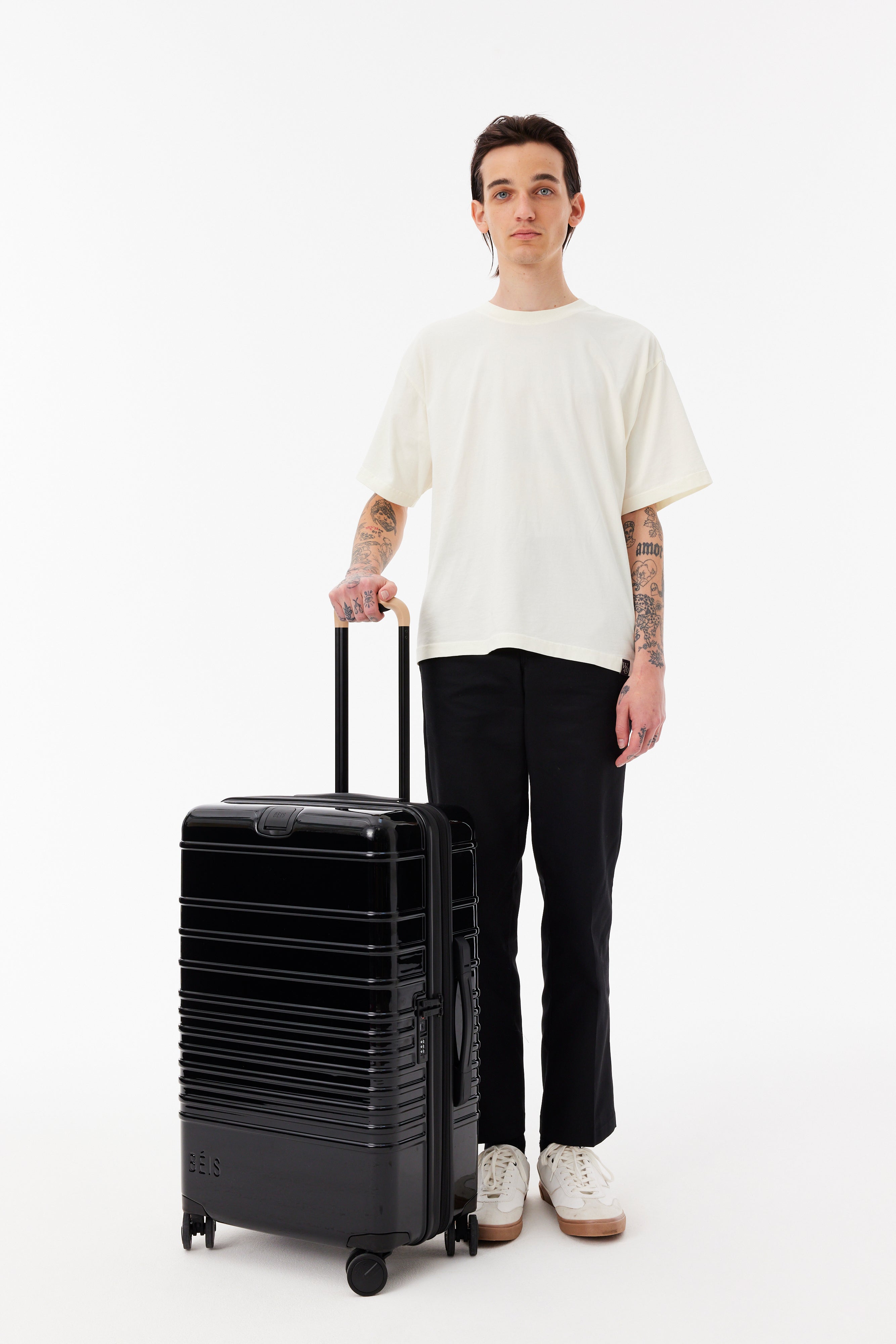 Glossy Black Medium Check-In Roller Luggage - Perfect for Business Travel & Weekend Getaways