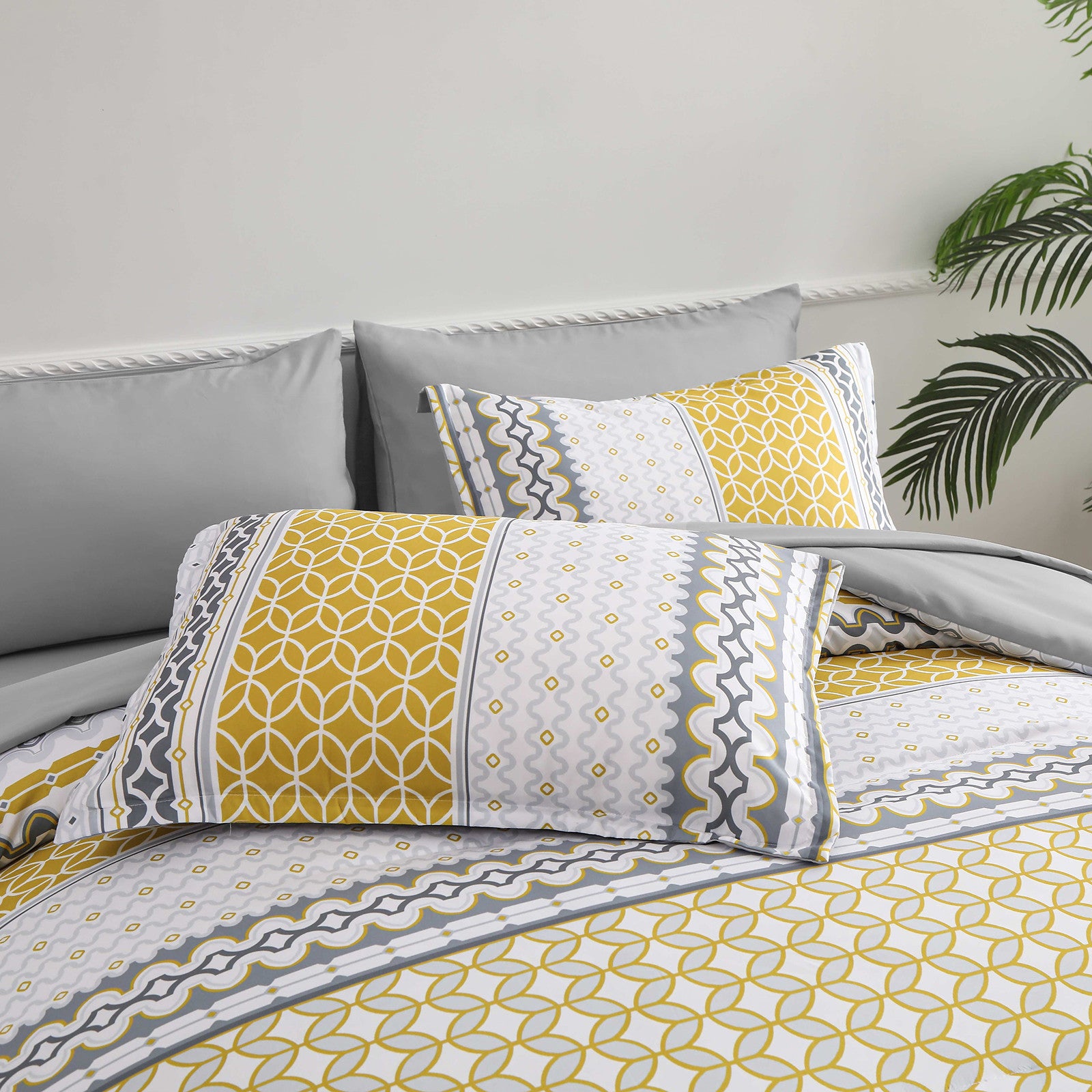 Floral Stripes King Size Comforter Set - 3 Piece Luxury Bedding with Pillowcases for Master Bedroom & Guest Room Decor