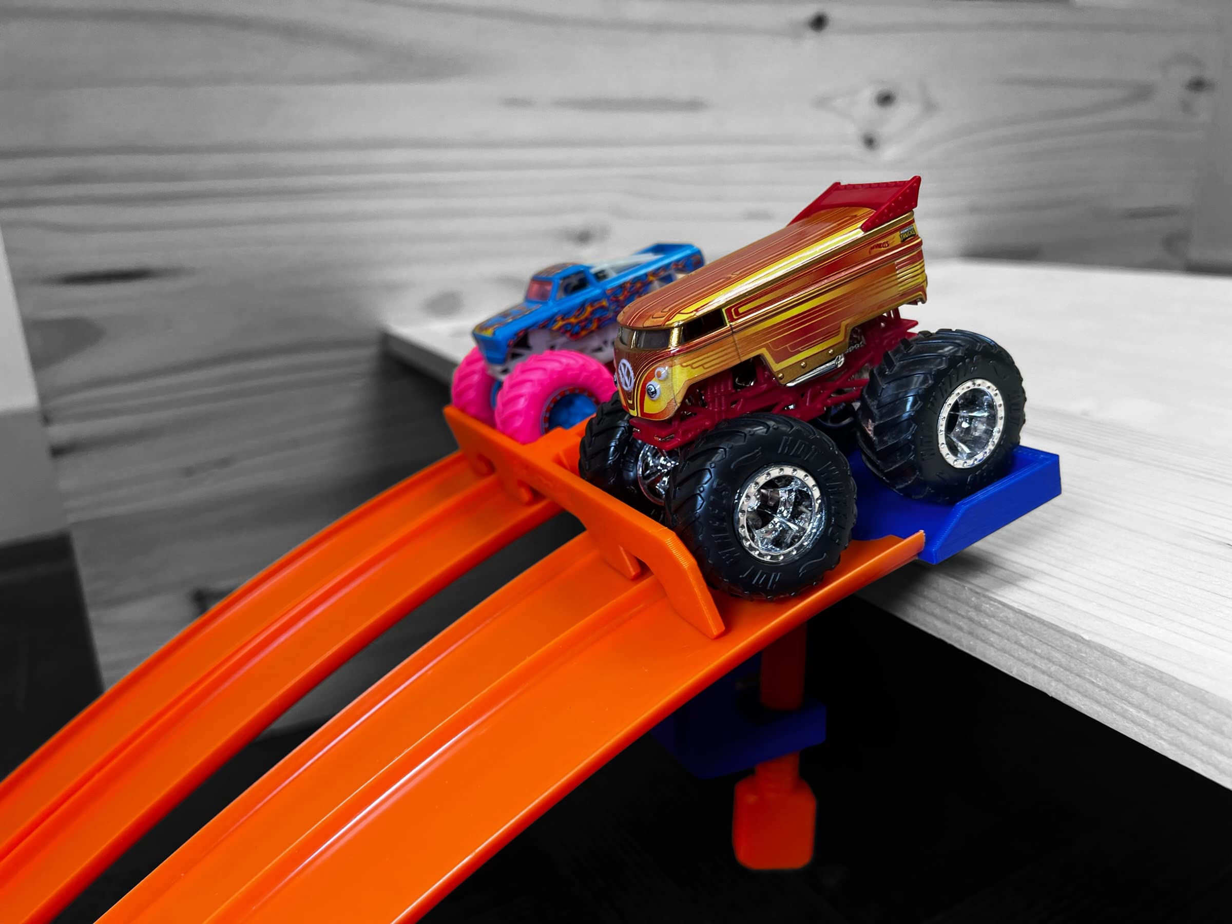 Hot Wheels 4-Lane Race Track Starter Gate - Compatible with Hot Wheels Tracks, Blue & Orange - Perfect for Kids' Racing Competitions & Playroom Fun
