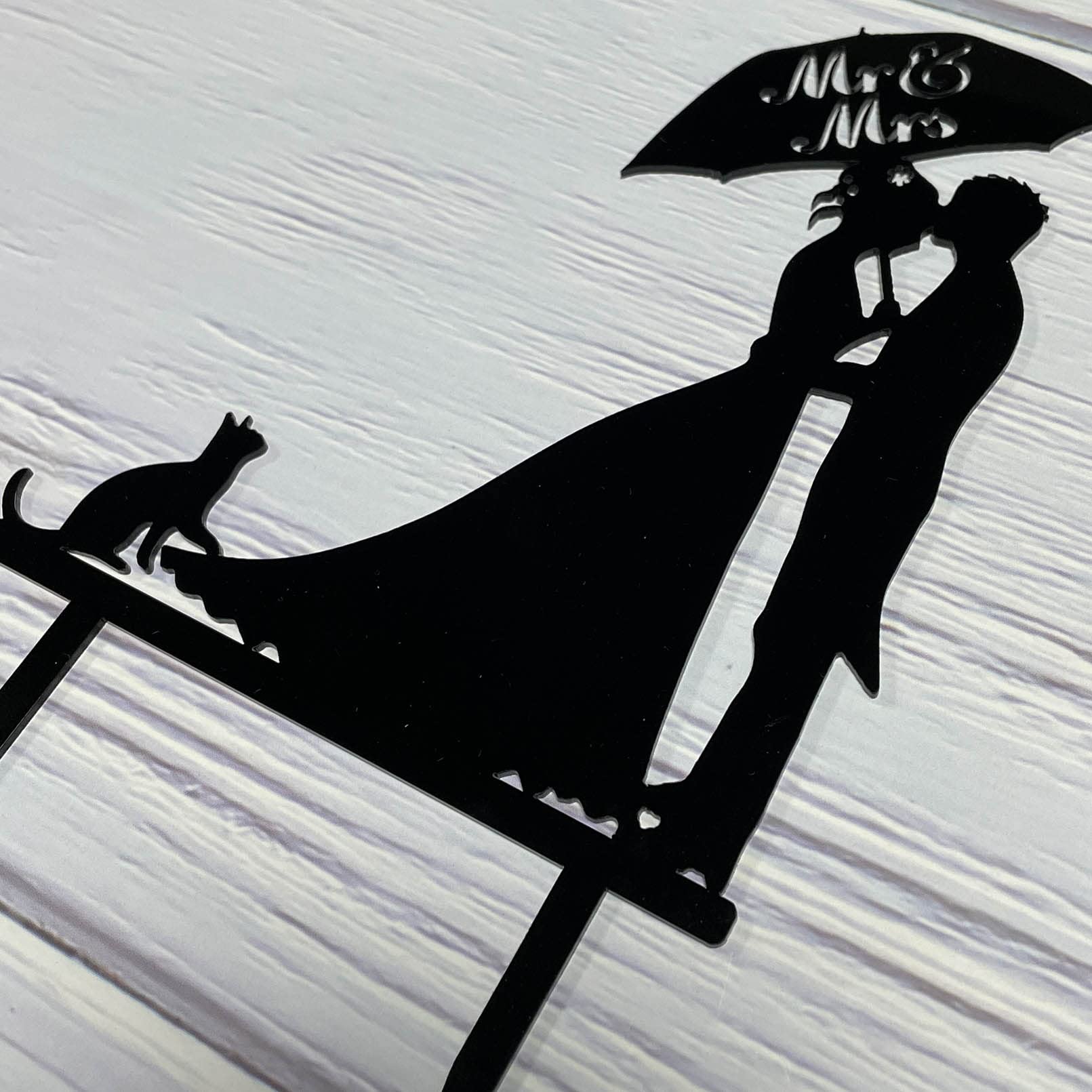 Elegant Black Acrylic Mr & Mrs Cake Topper - Wedding Anniversary Cake Decorations - Perfect for Anniversary Cakes, Wedding Desserts & Romantic Celebrations