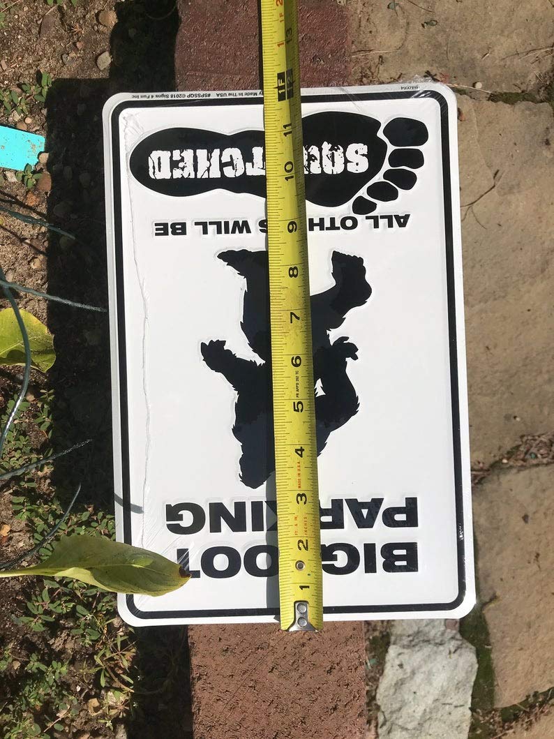 Bigfoot Parking Metal Sign - Funny Sasquatch Warning Sign for Outdoor & Home Decor - Unique Gifts for Bigfoot Lovers & Kids - Perfect for Camping, RV, Garage & Man Cave