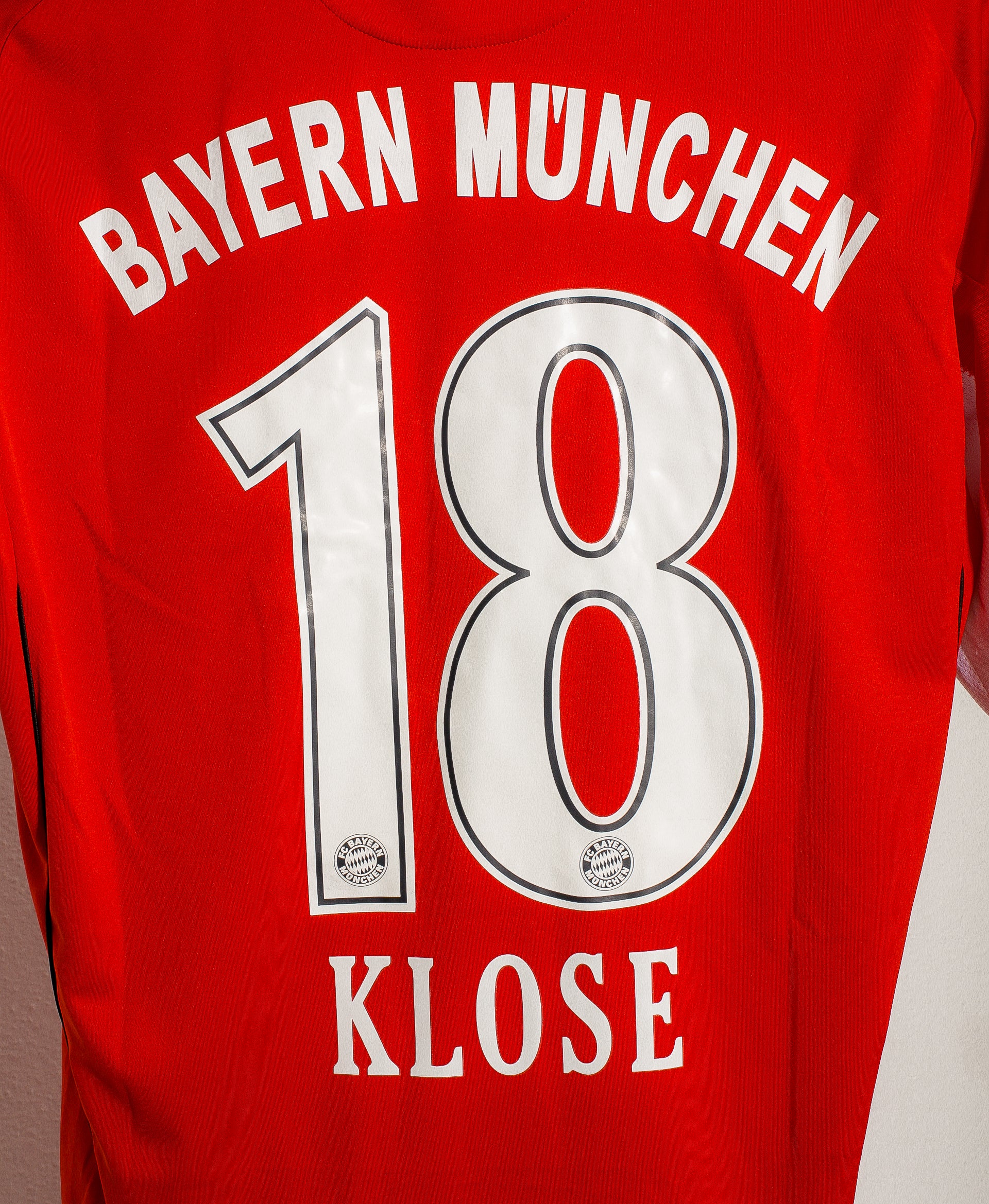 Original Bayern Munich 2010 Home Jersey #18 Klose - Authentic Soccer Shirt for Fans & Collectors - Perfect for Matchdays & Memorabilia Display