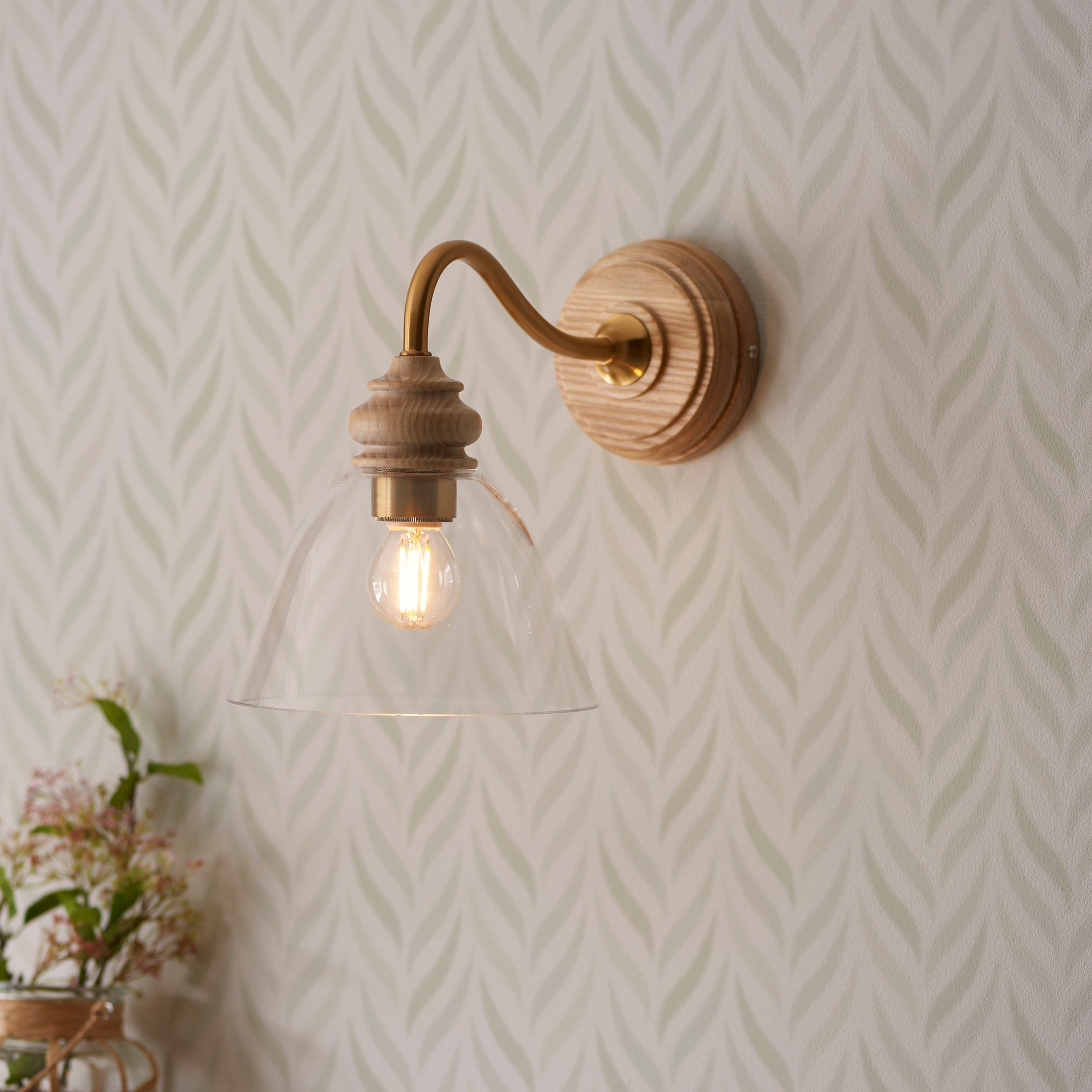 Vintage Cotswold Wood & Brass Wall Light with Glass Shade - Classic Farmhouse Sconce for Bedroom, Hallway, and Living Room Lighting