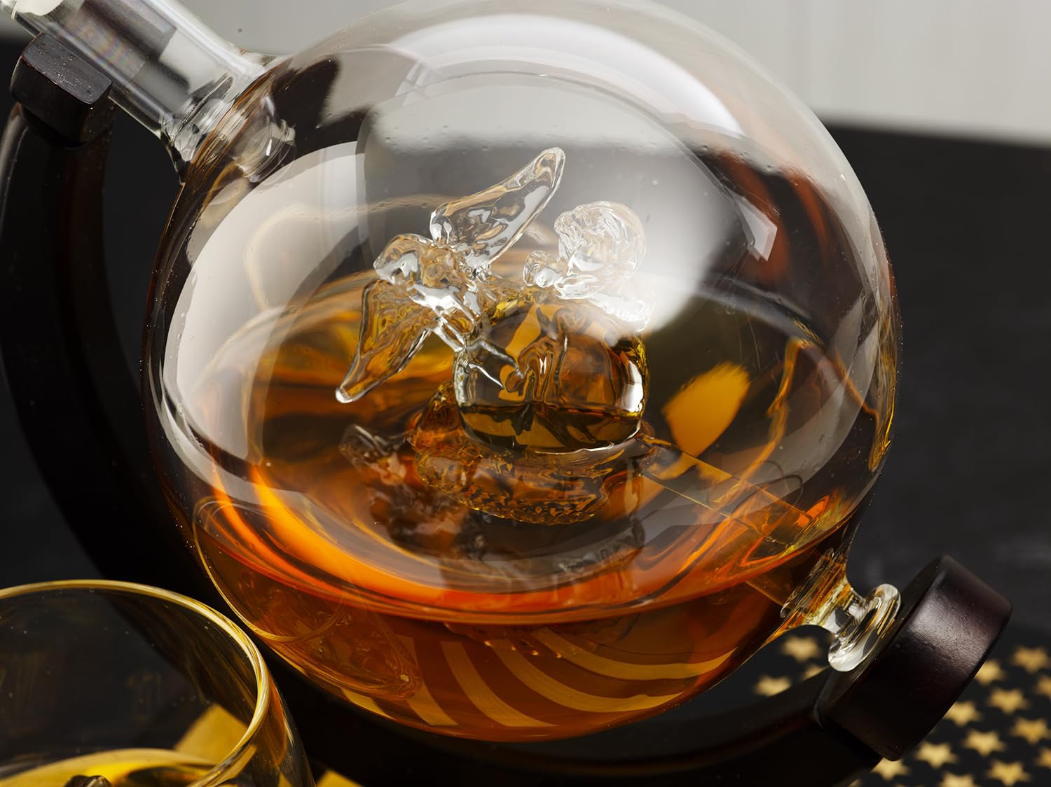 Premium U.S. Marine Globe Whiskey Decanter Set with 4 Crystal Glasses - Wooden American Flag Base - Navy Veteran Gift for Men, Dad & Military Fathers - Bourbon & Scotch Decanter Gift Set - Perfect for Home Bars, Man Caves & Patriotic Celebrations