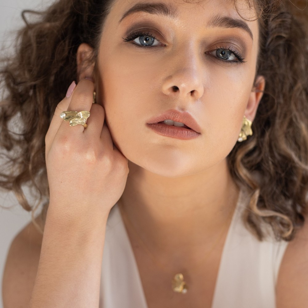 Elegant Sophistication Necklace for Women - Dainty Gold Plated Pendant Jewelry Gift for Her - Perfect for Date Nights, Weddings & Special Occasions