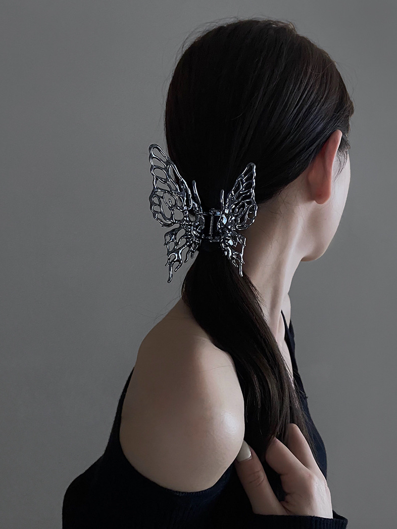 Gothic Vampire Butterfly Hair Clip - Dark Aesthetic Hair Accessory for Women & Teens - Perfect for Halloween, Cosplay, and Gothic Fashion