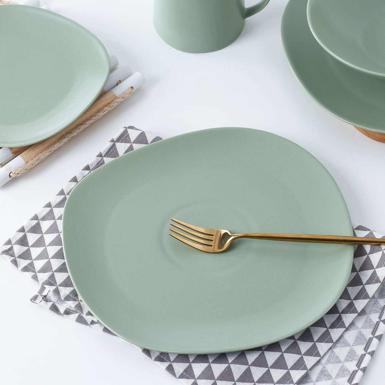 Delilah Porcelain Dinner Plate Set - 6-Piece Elegant Bone China Plates for Fine Dining, Parties & Home Decor