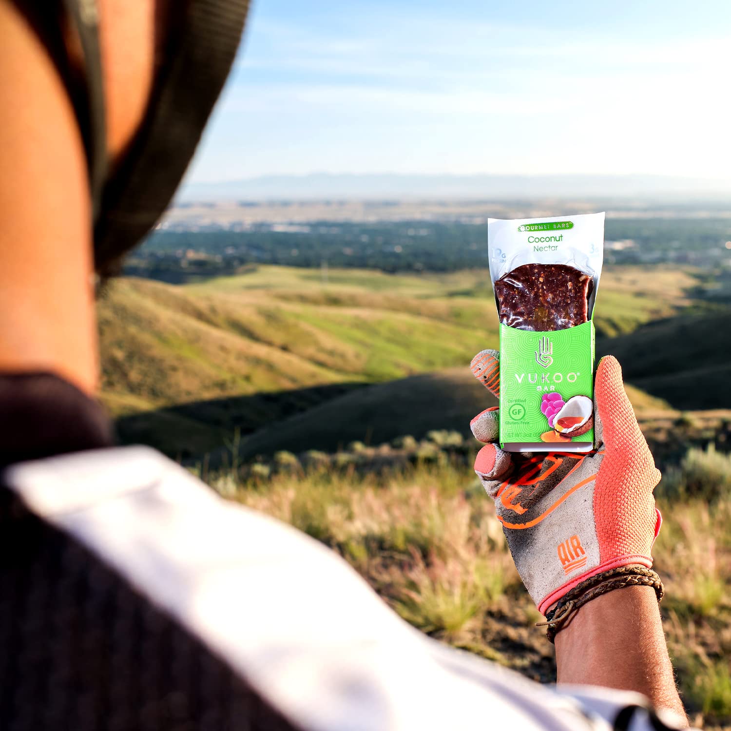 Vukoo Refrigerated Protein Bars - Coconut Nectar Flavor - 28 Pack with 19g Protein | Organic Oats, Low Sugar, High Fiber, Gluten Free Snacks | Perfect for Post-Workout Recovery, Healthy On-the-Go Breakfast & Travel Nutrition