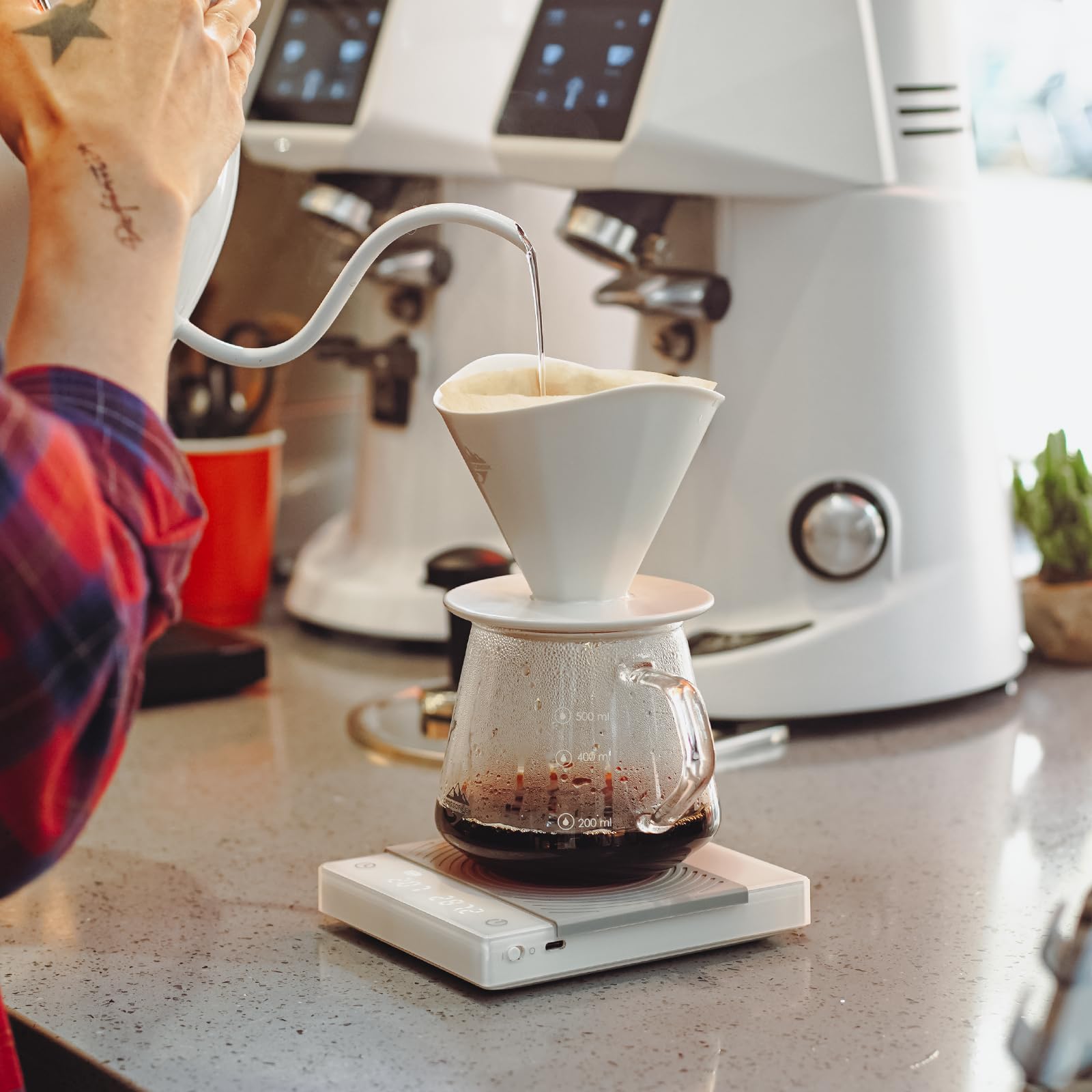 Premium White Ceramic Pour Over Coffee Maker Set with 650ml Glass Server & V60 Paper Filters - Ideal for Home, Cafe & Restaurant Brewing - Slow Drip Coffee Maker for Specialty Coffee Lovers