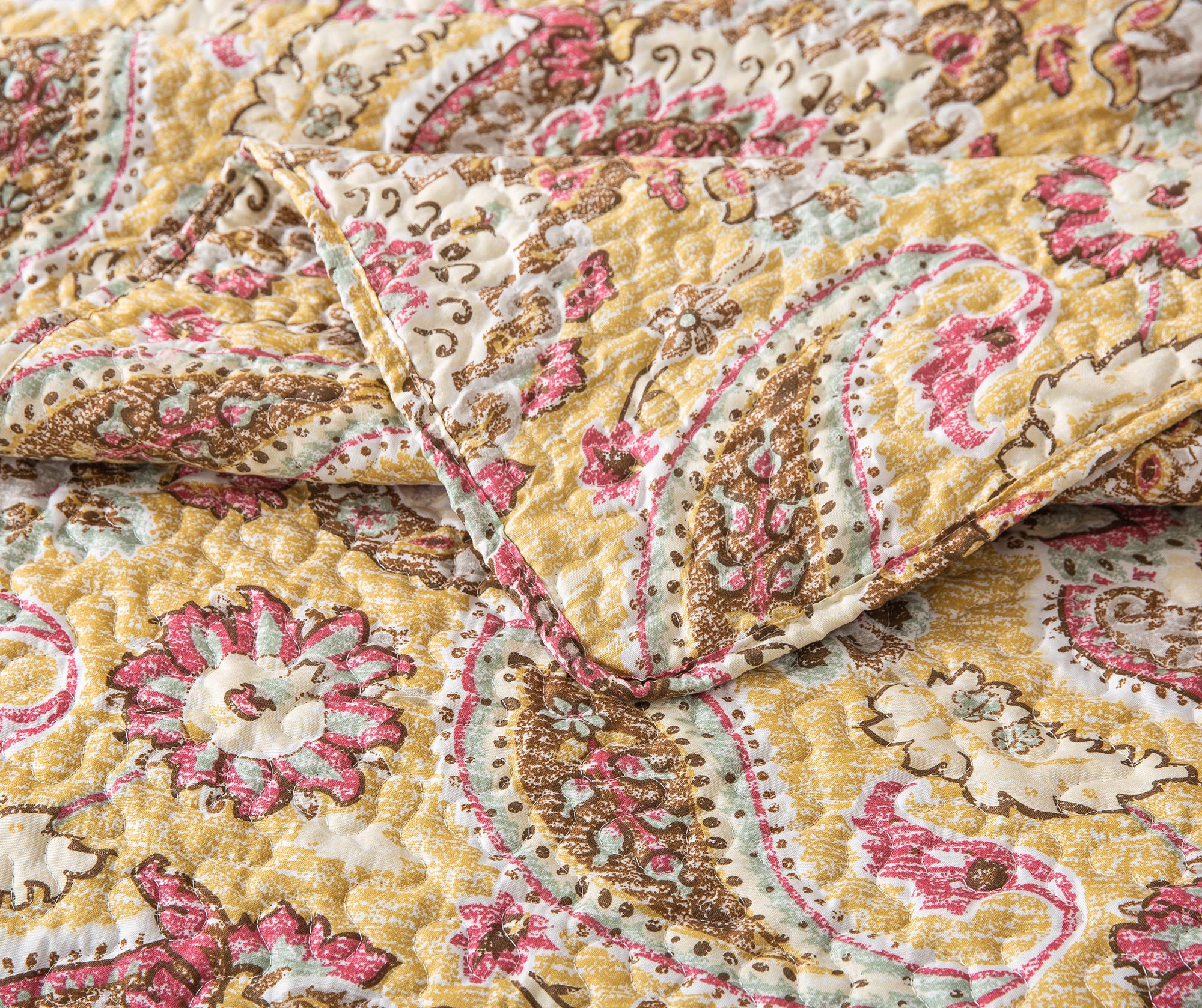 Tache King Size Bed Quilt Set - Lightweight Yellow Pink Gold Boho Floral Paisley Damask Summer Coverlet - 3 Piece Medallion Design Quilt for Bedroom Decor | Perfect for Guest Rooms, Master Bedrooms & Bohemian Style Homes