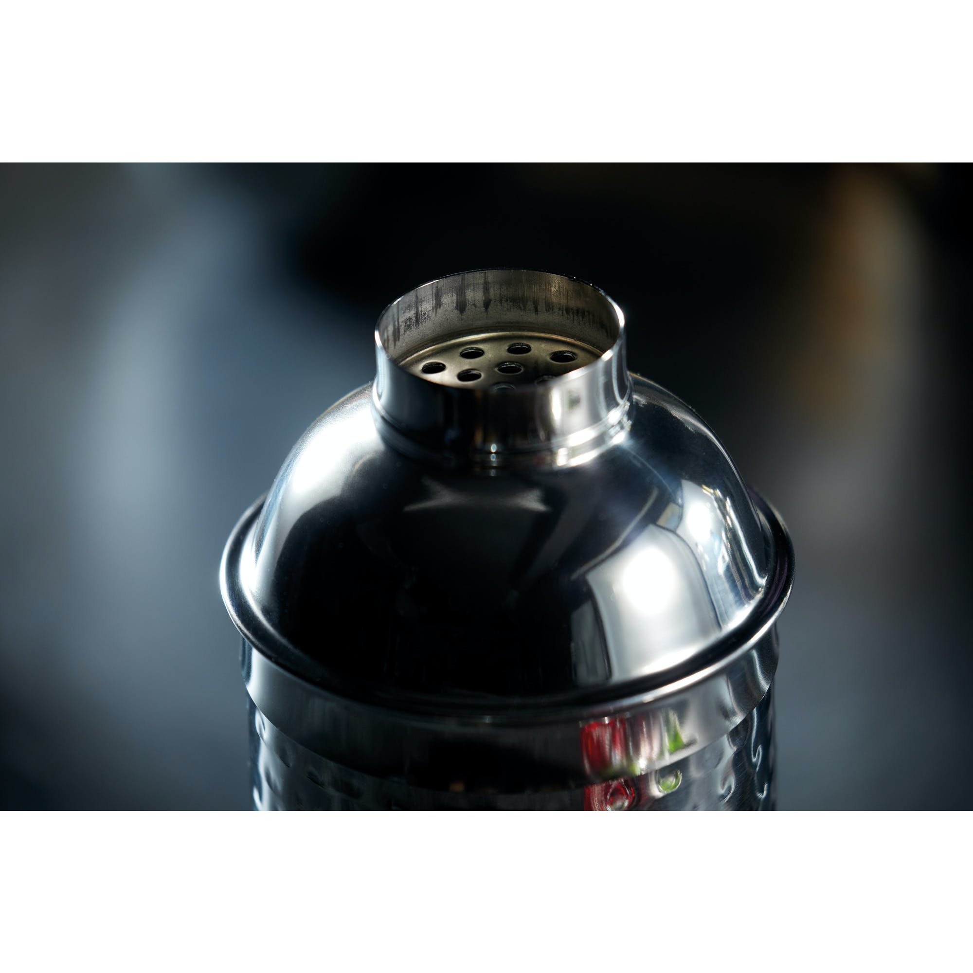 Premium 700ml Hammered Cobbler Cocktail Shaker - Professional Bar Tool for Mixing Martinis, Margaritas & Cocktails at Home or Parties