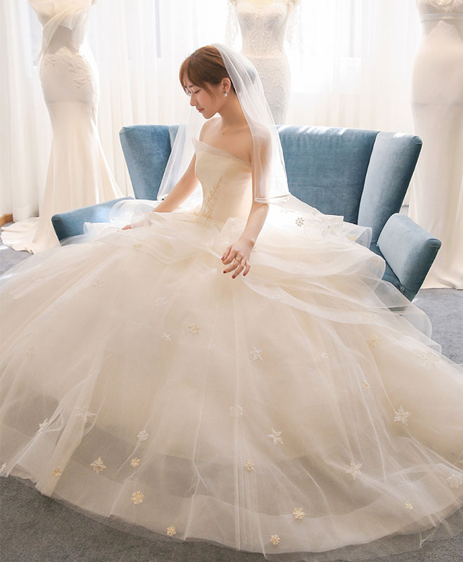 Elegant Light Champagne Tulle Long Wedding Dress - A-Line Bridal Gown for Romantic Ceremonies & Beach Weddings