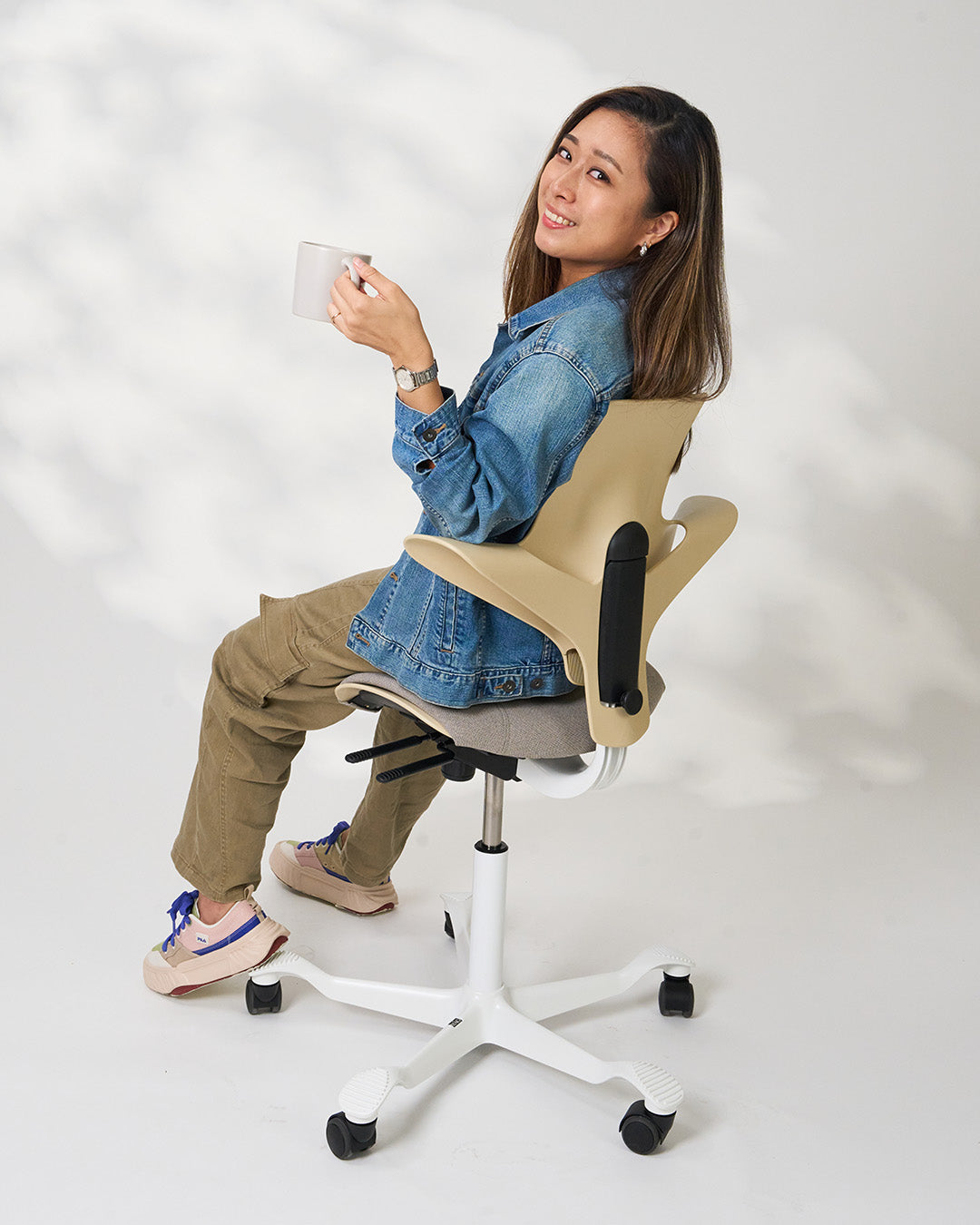 HÅG Capisco Puls 8020 Ergonomic Office Chair - Sand CURA Fabric - Adjustable Height & Tilt for Home & Workspace Comfort